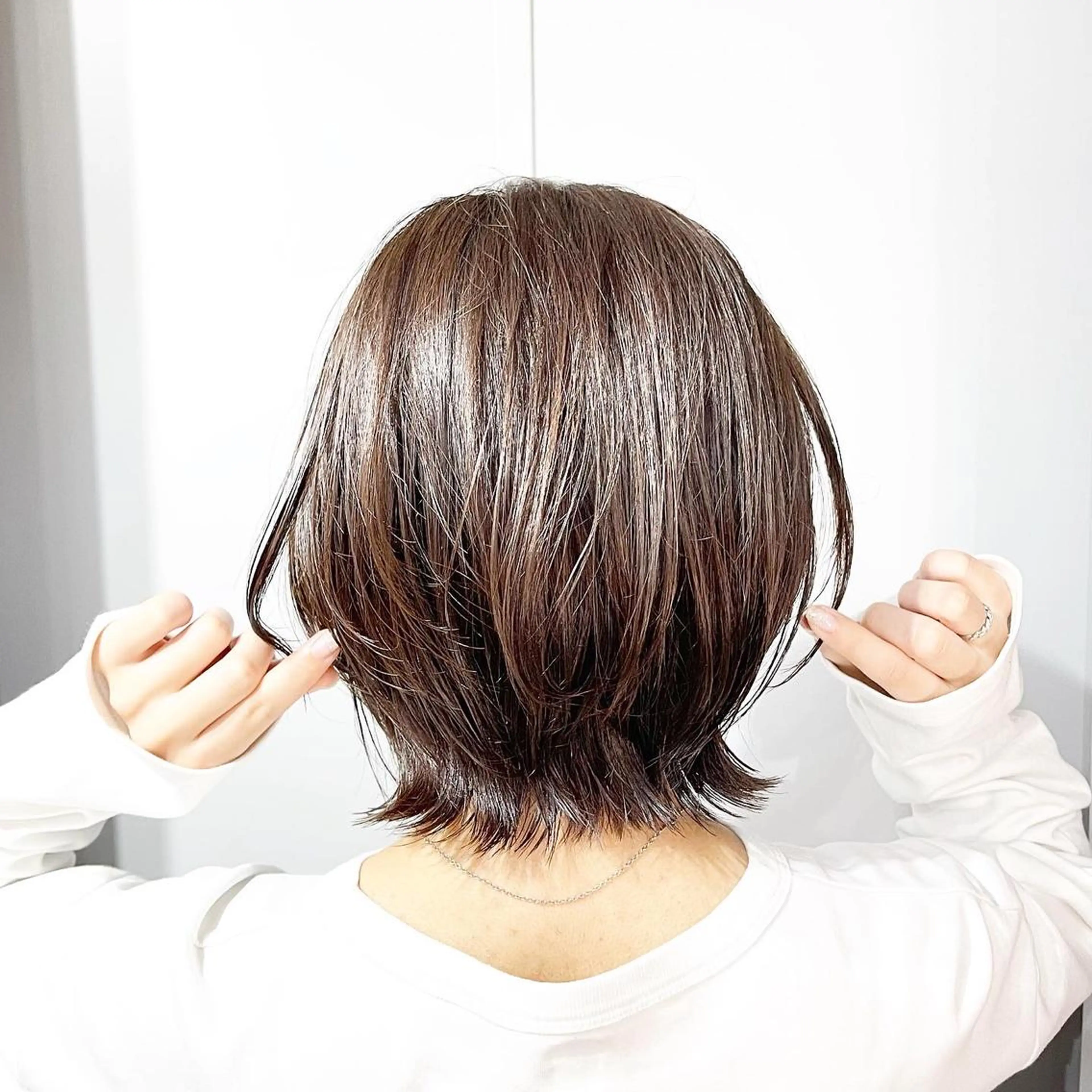 ショート カラー レイヤーカット 外ハネヘア 小保方 一輝のヘアスタイル