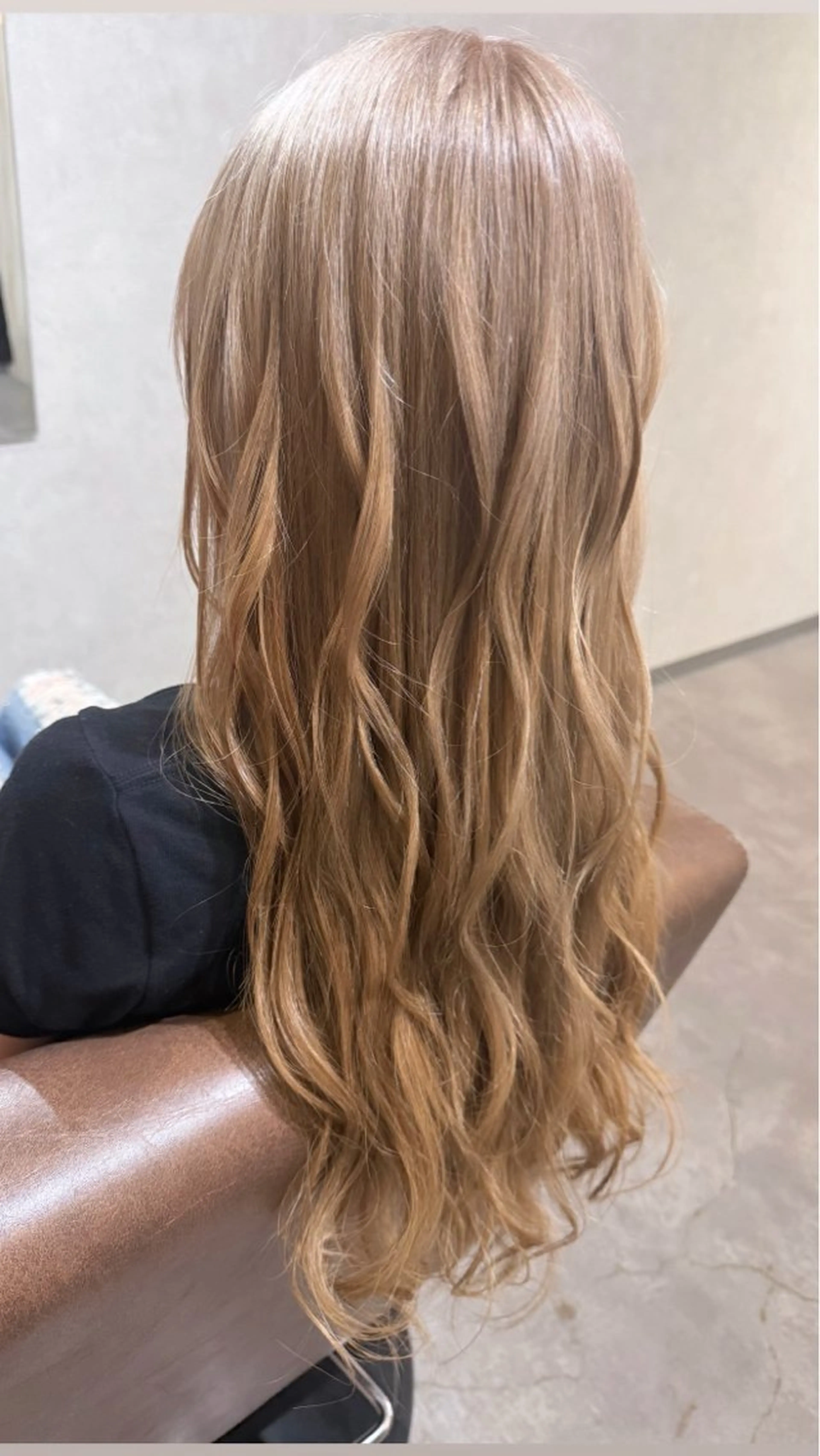 ロング カラー ブリーチ ヘアカラー Bish Yanaのヘアスタイル