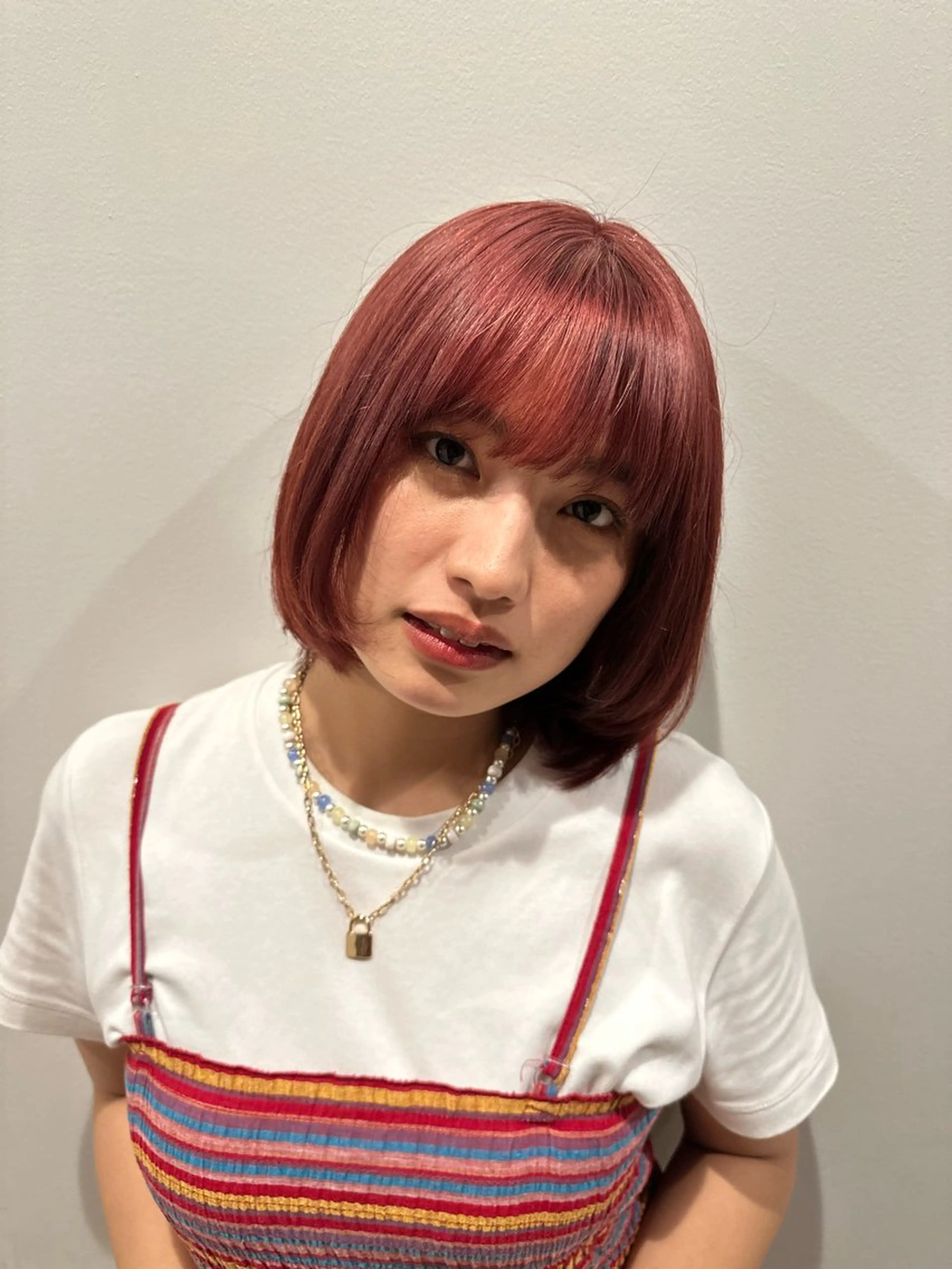 ミディアム カラー ヘアアレンジ ピンクカラー 韓国風ヘア AYAKASA 暖色カラー/レイヤーのヘアスタイル