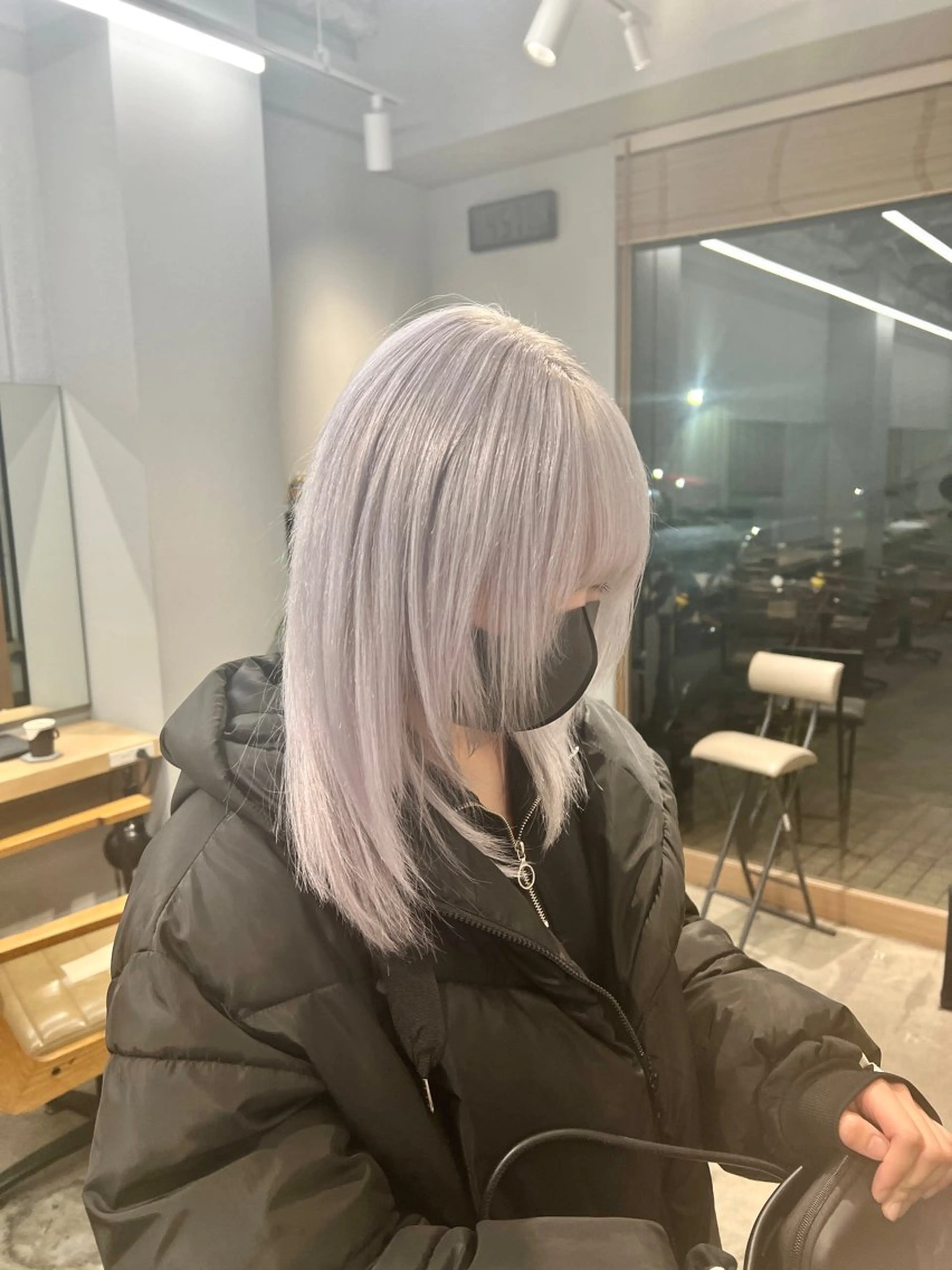 ミディアム カラー ブリーチ毛の縮毛矯正 ハイトーン/岡本智樹のヘアスタイル