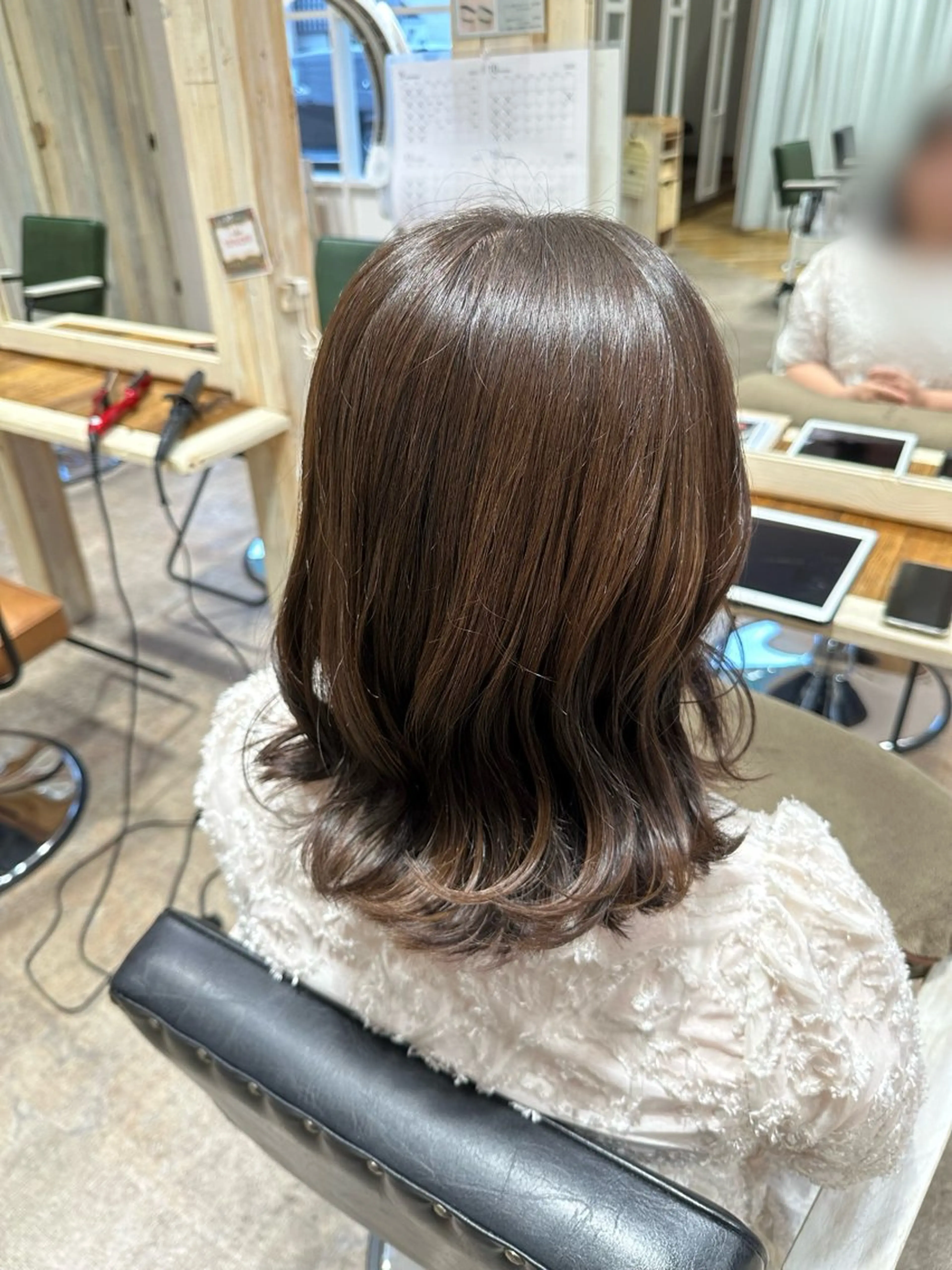 ミディアム カラー ベージュカラー オリーブベージュ ヘアカラー 東浦　髪質改善カラー 透明感カラーのヘアスタイル