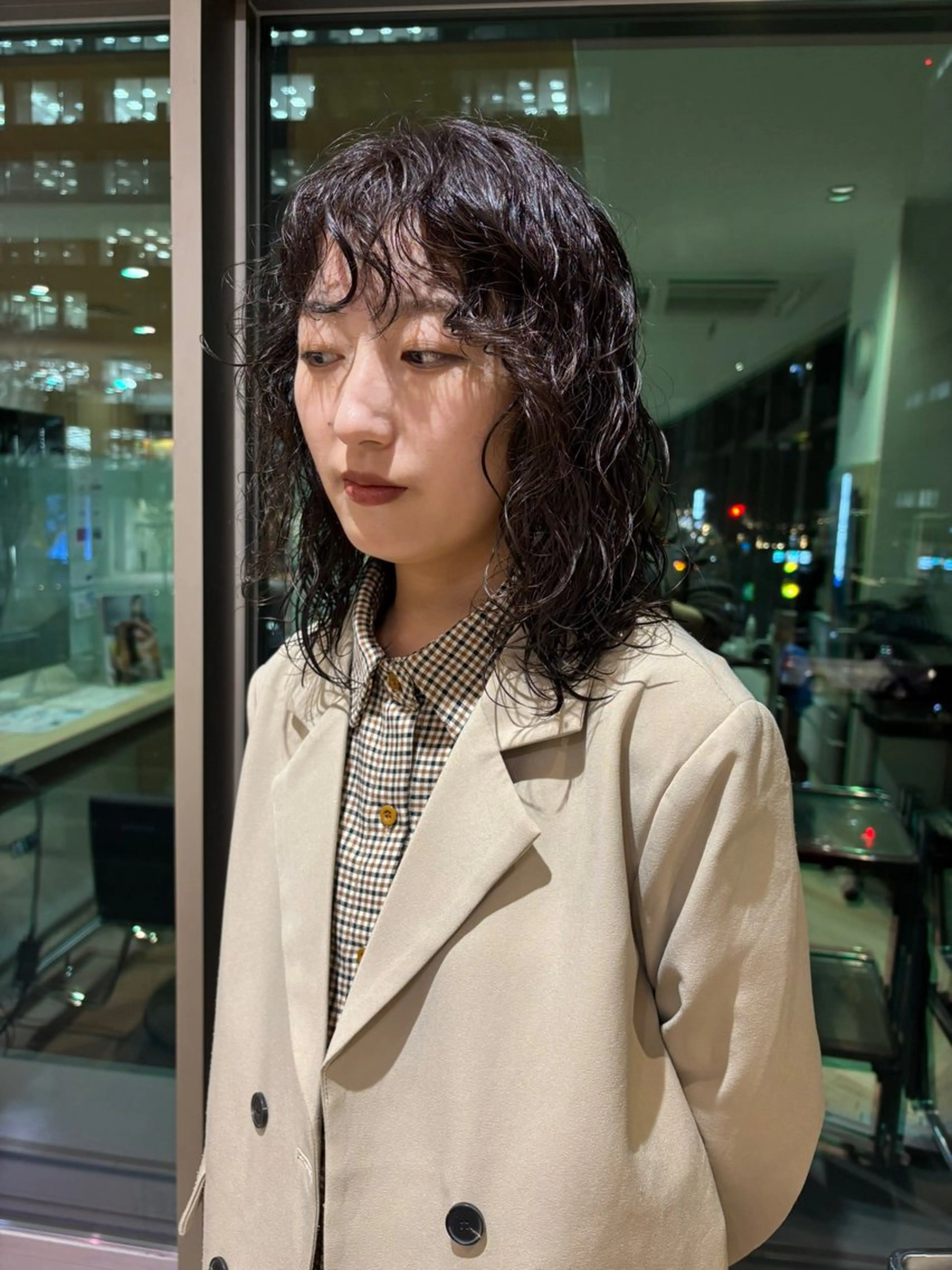 ミディアム パーマ ミディアムパーマ スパイラルパーマ ゆい/パーマ/レイヤ ー/似合わせカラーのヘアスタイル