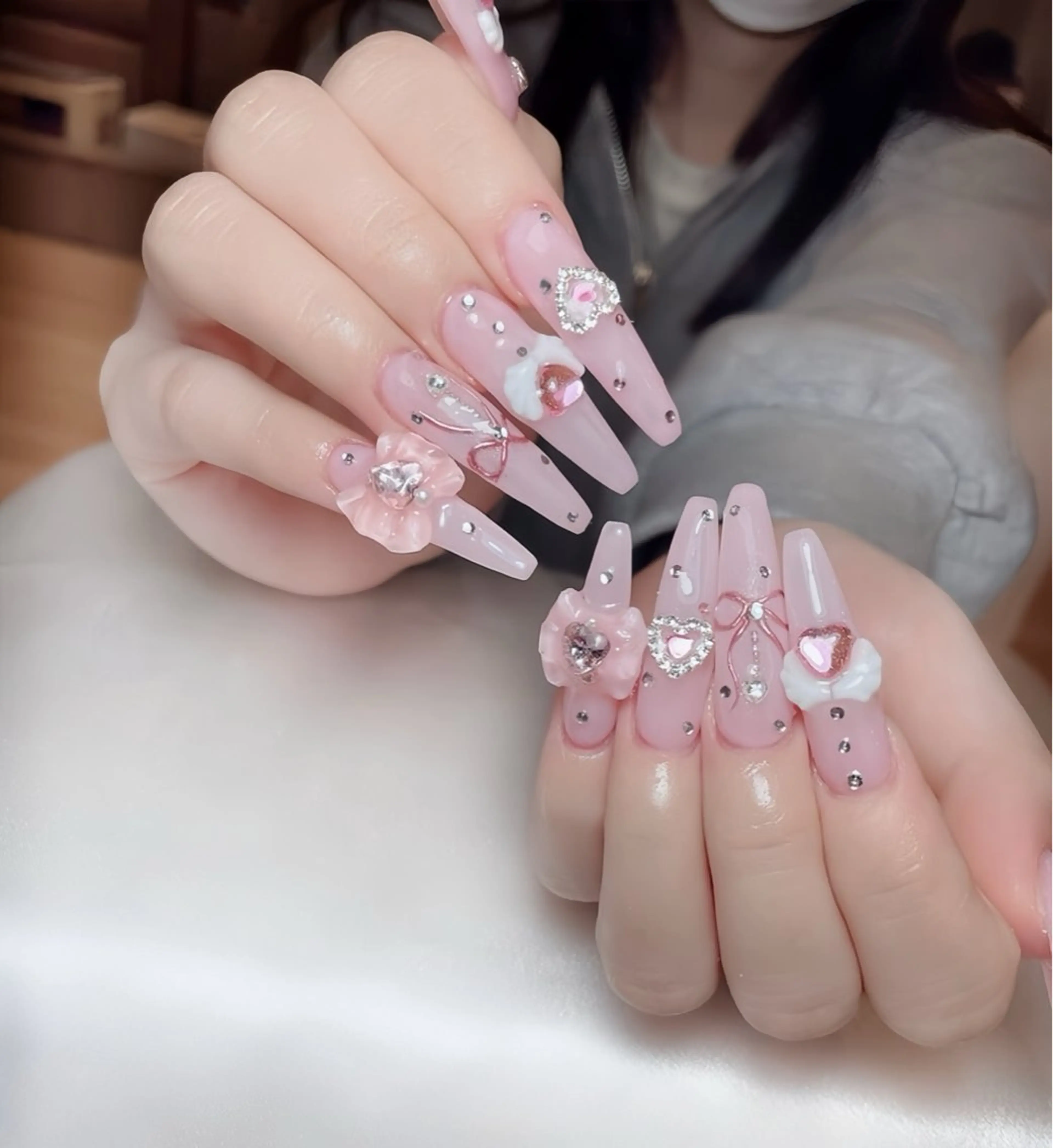 ネイル オーロラネイル チークネイル 桜ネイル クリアネイル ドット ハンドネイル Rin Nail 新大久保店のネイルデザイン