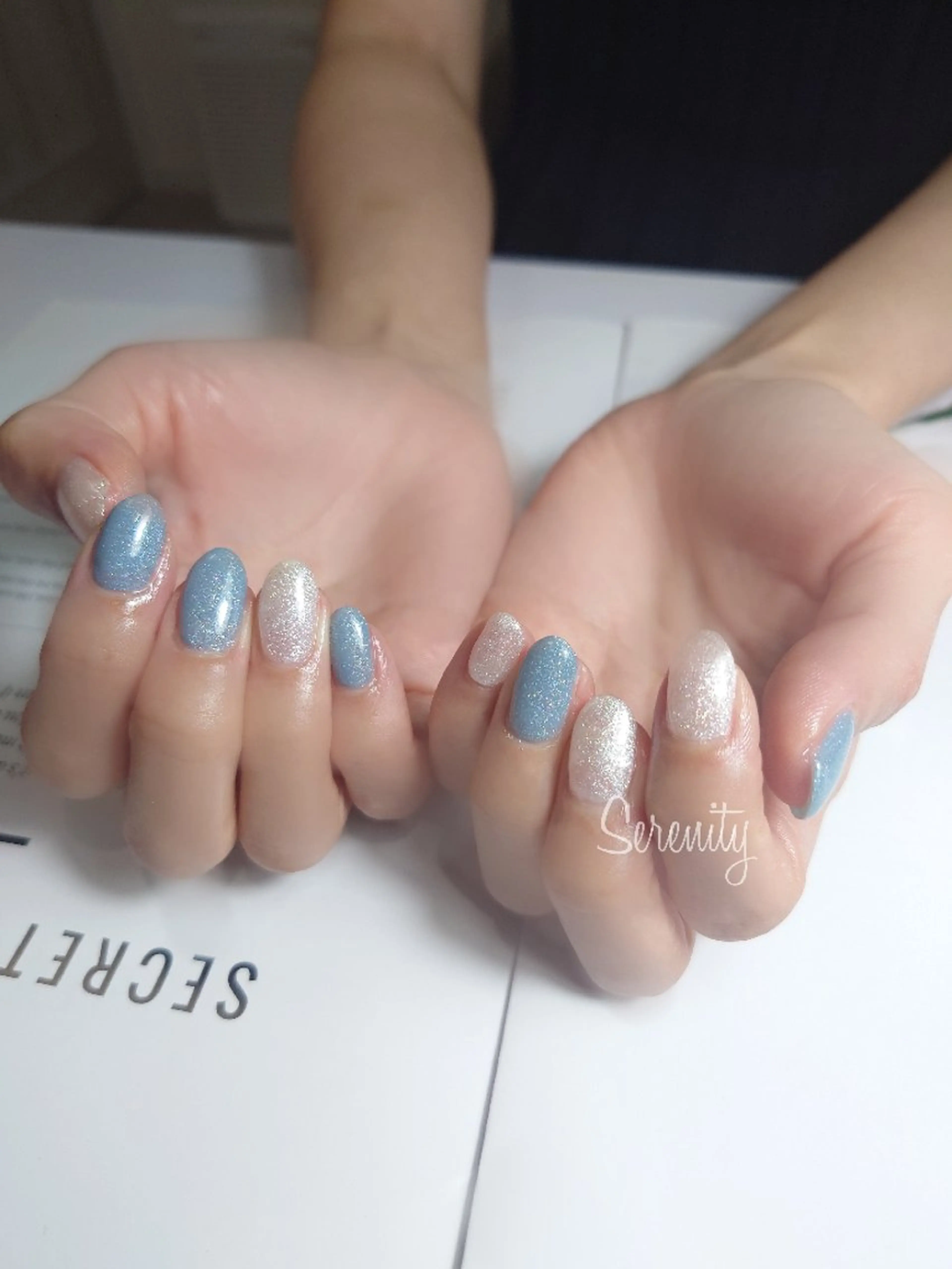 ネイル ブルー ラメ(グリッター) ワンカラーネイル ホワイト nail  serenityのネイルデザイン