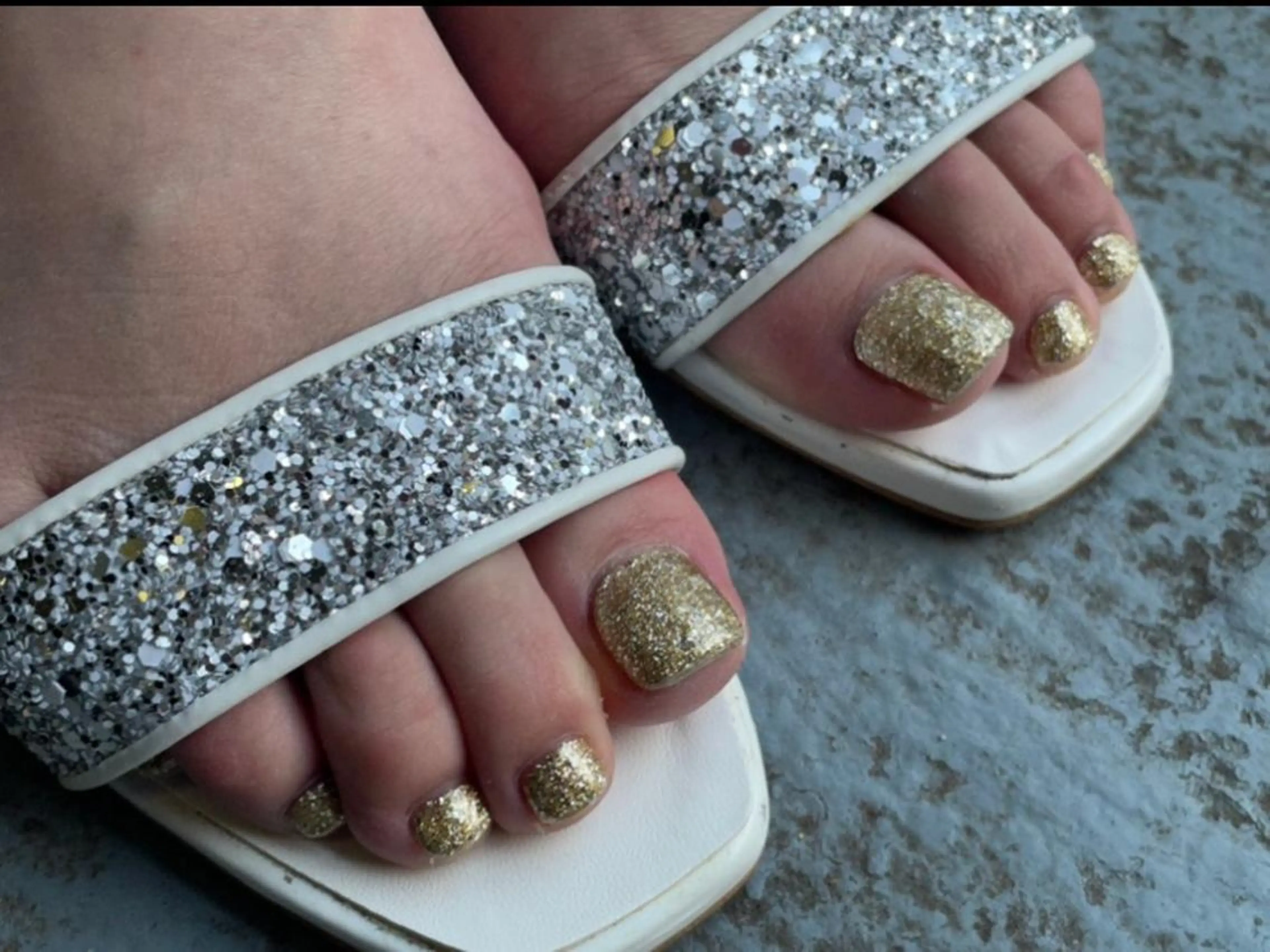 ネイル ゴールド フットネイル 【やり放題専門店】 スカルプ&長さ出しのネイルデザイン