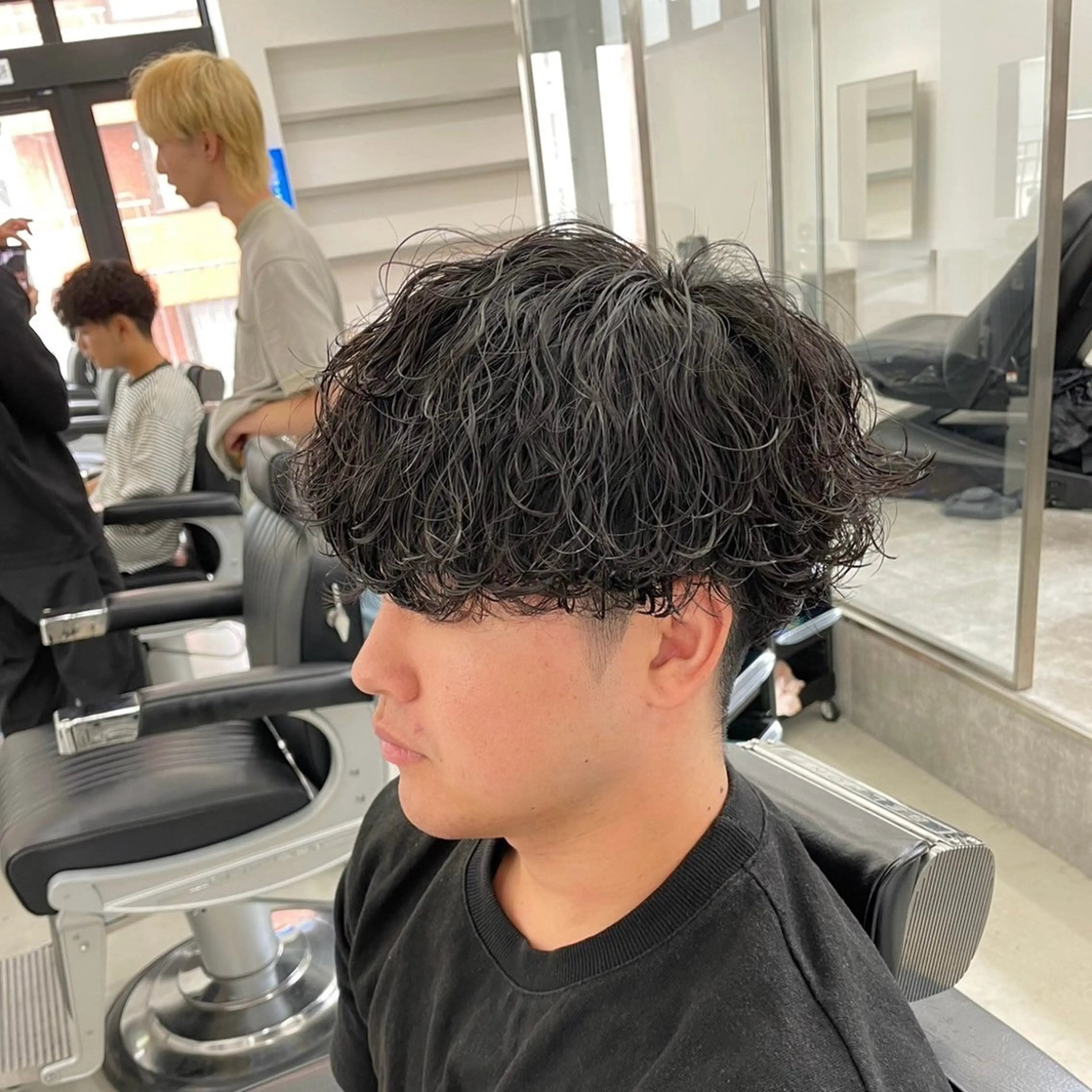 ショート カラー パーマ ヘアアレンジ メンズ アップバング フェードカット メンズパーマ プードルパーマ スパイキーショート SEIYA メンズパーマ職人のヘアスタイル