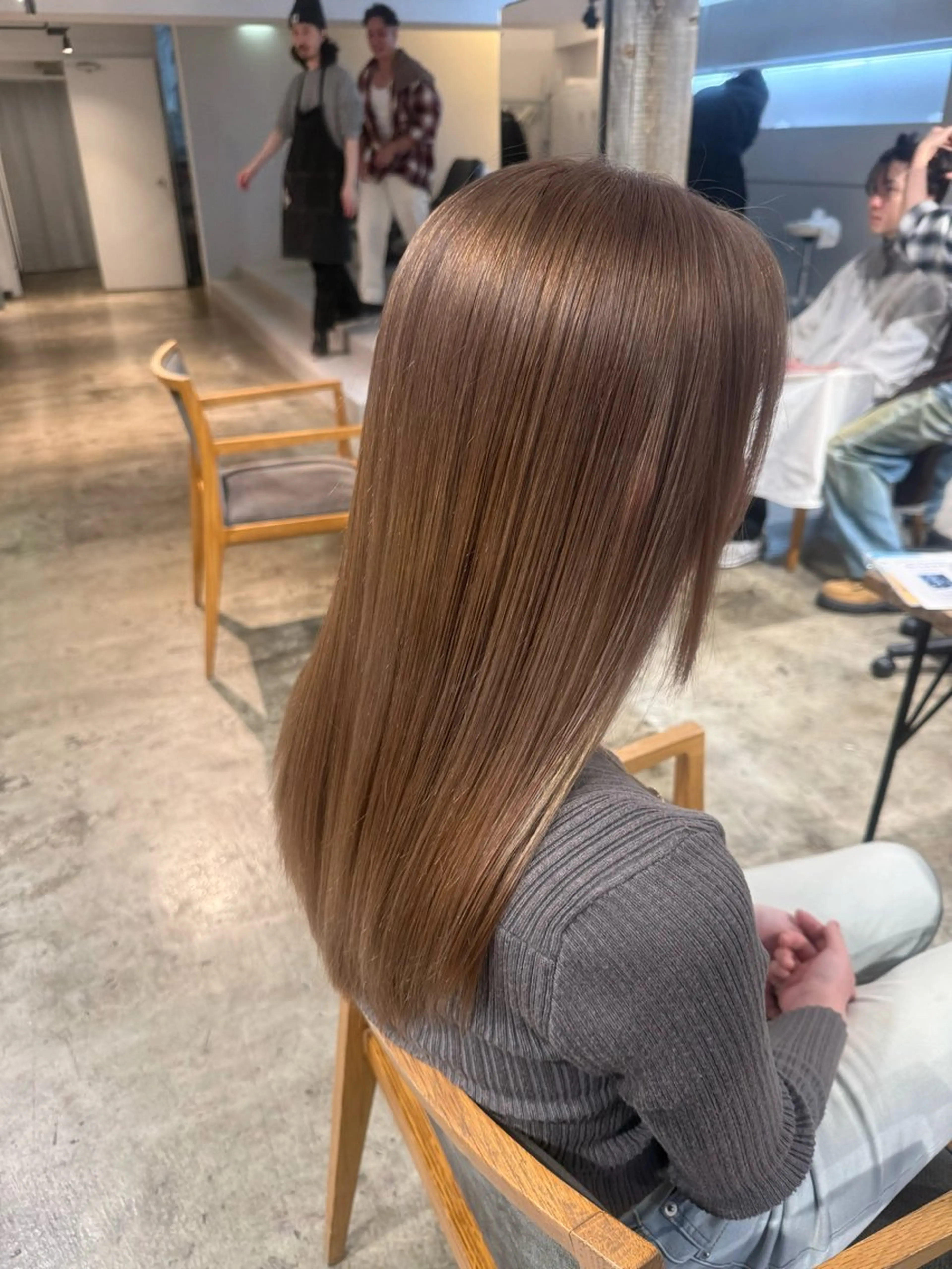 ロング カラー グレージュ ミルクティーグレージュ ヘアカラー トリートメント 🫧ブリーチ/透明感 カラー/メンズ/みきのヘアスタイル