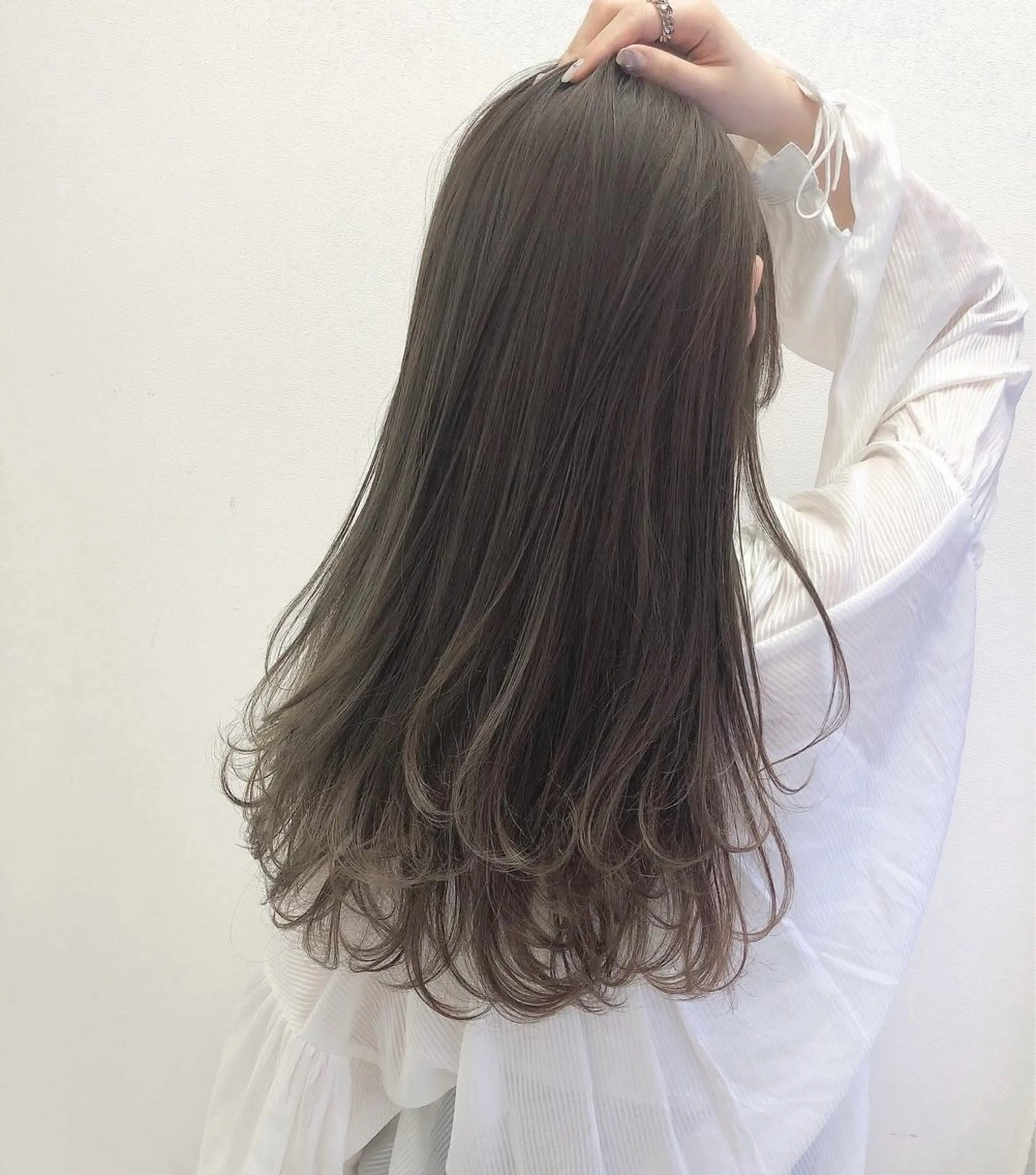 ロング カラー 🩵梅田/艶カラー 花音のヘアスタイル