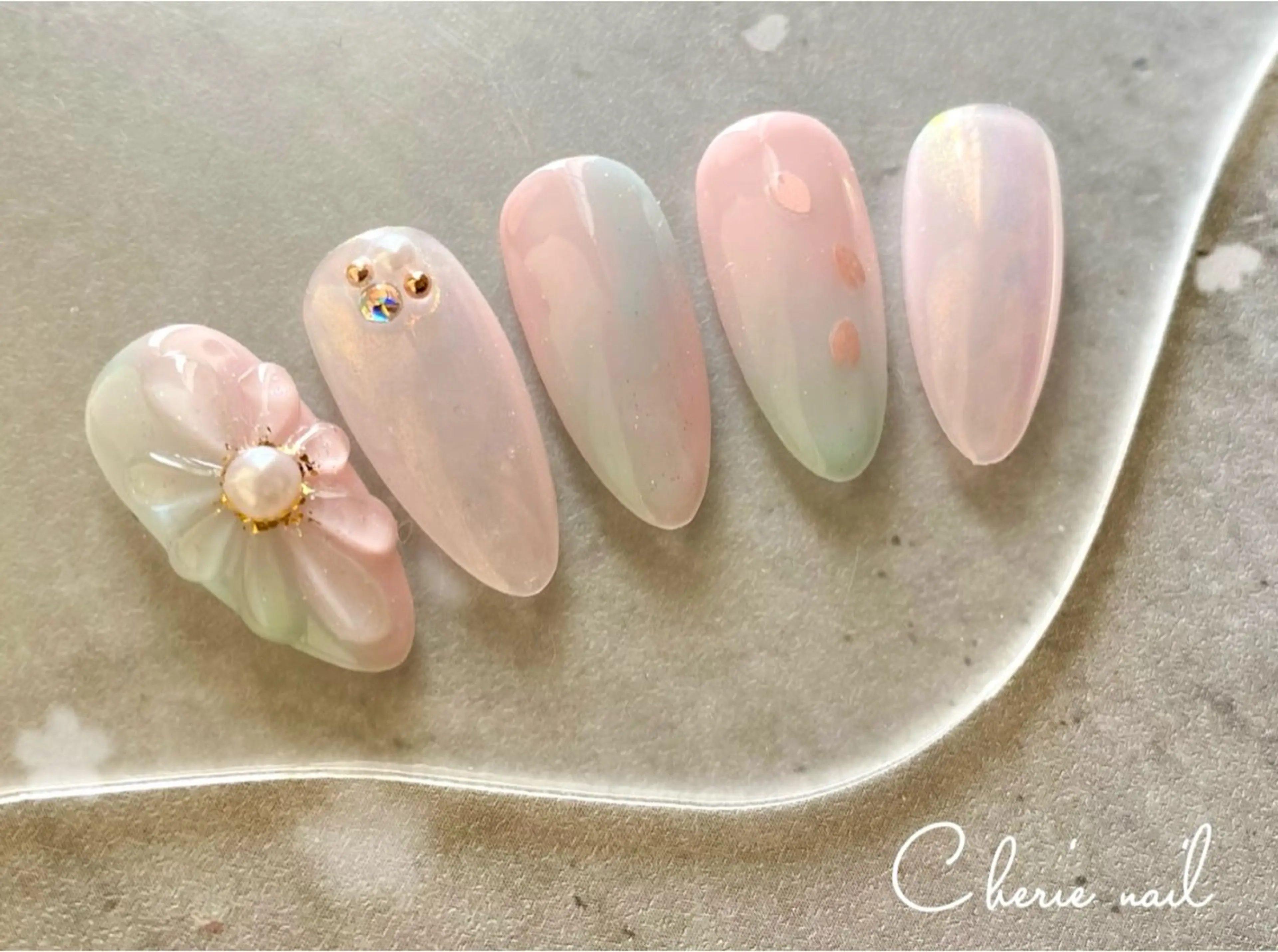 ネイル オーロラネイル フラワーネイル ジェルネイル ぷっくりネイル 春ネイル ハンドネイル Cherienail yunaのネイルデザイン