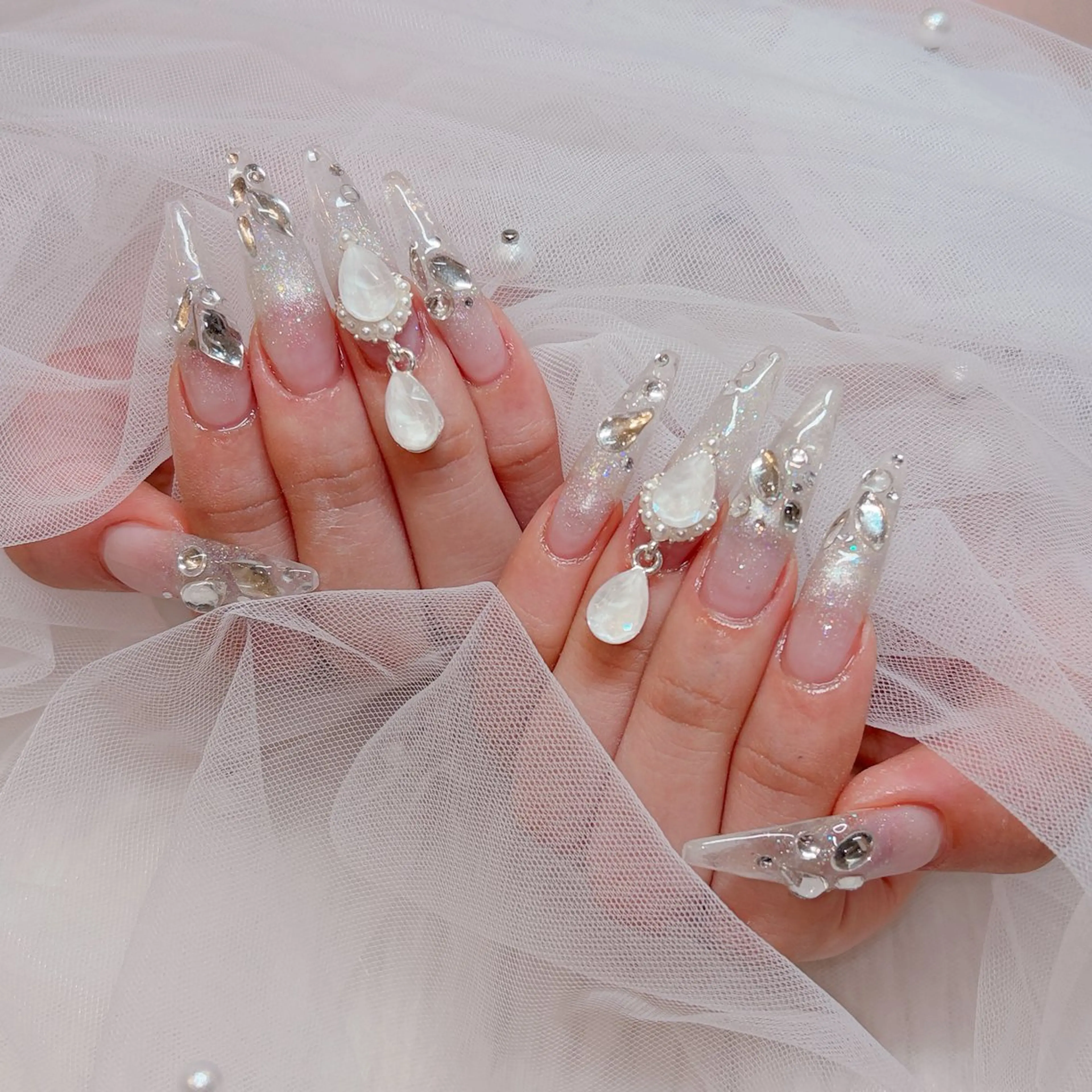 ネイル クリアネイル ネイルチップ ハンドネイル ラクロレ ハナ︎🌼のネイルデザイン