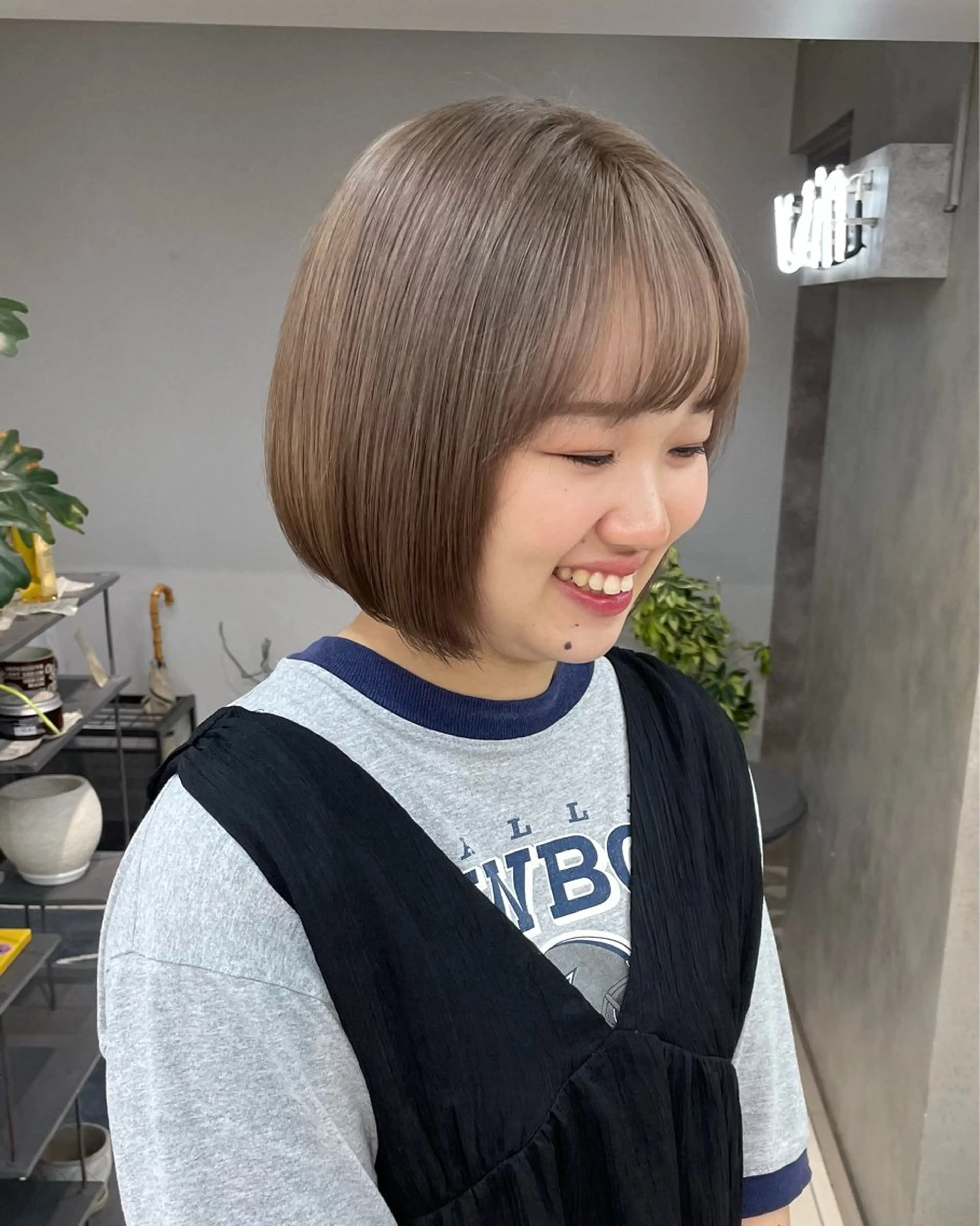 ショート カラー ヘアアレンジ ボブ/透明感ベージュ 🫧クルミ🌟のヘアスタイル