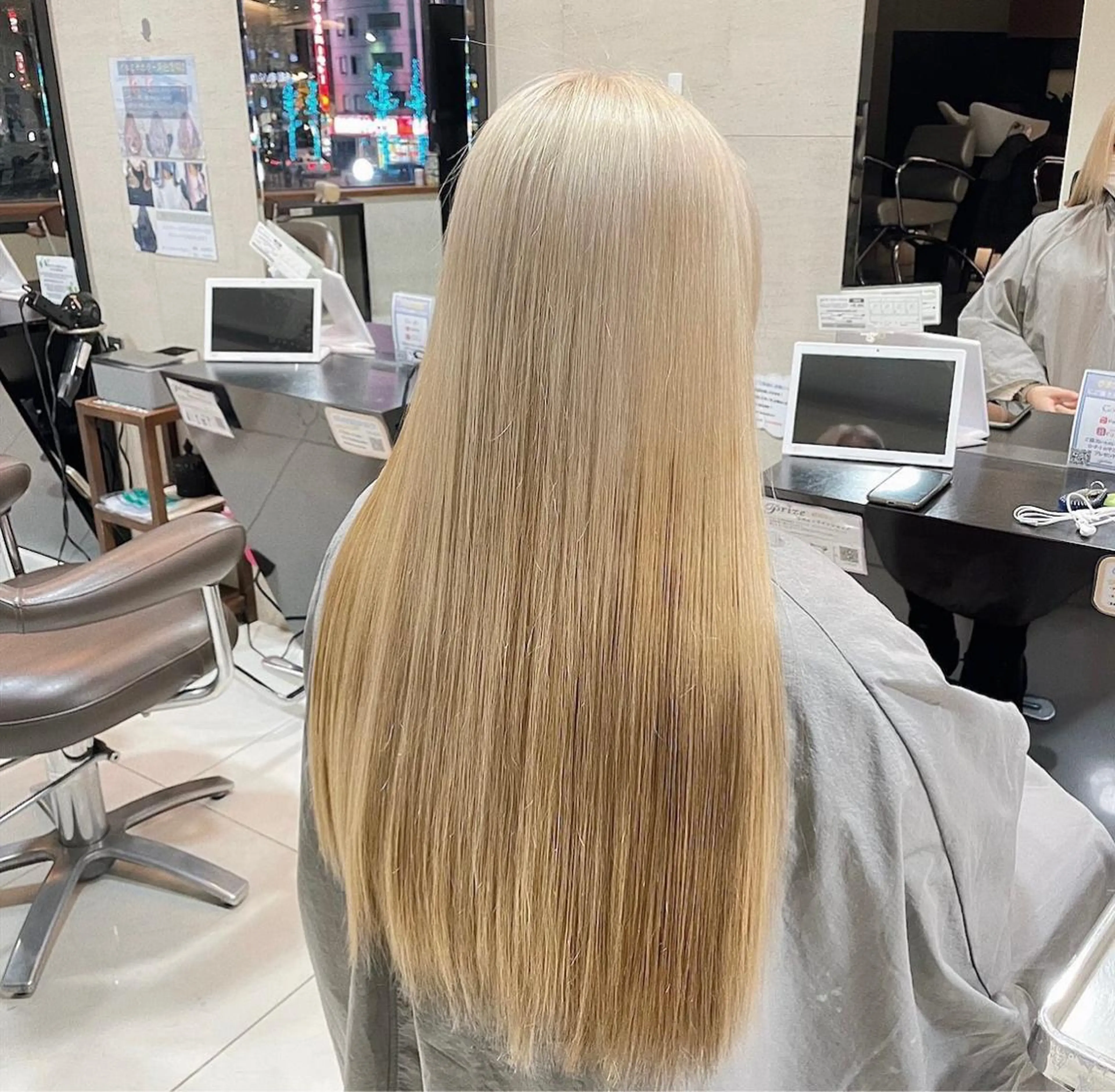 ロング カラー ヘアカラー 🎀韓国系ハイトーン カラーYoko🎀のヘアスタイル