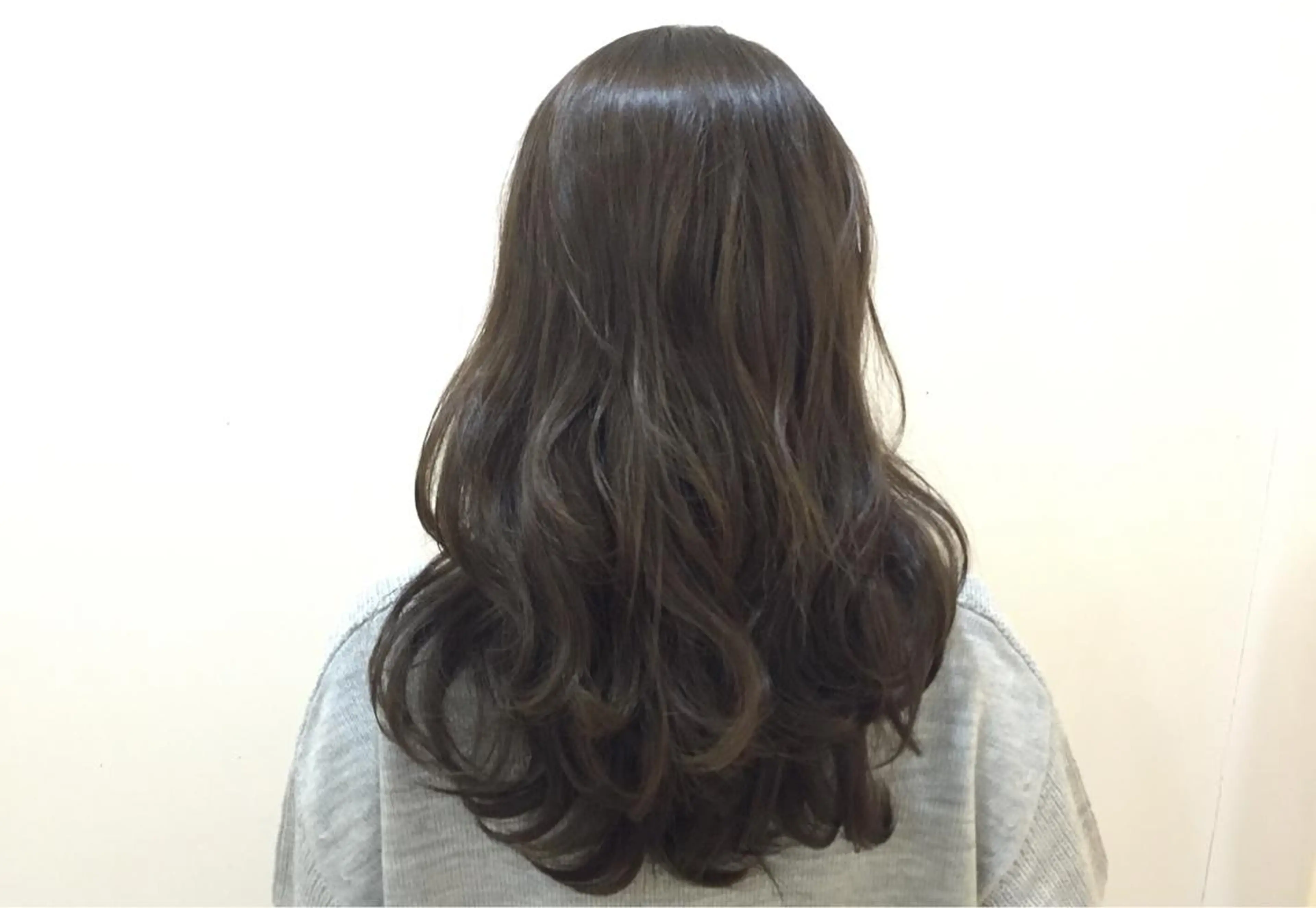 ロング カラー 服部 樹季のヘアスタイル