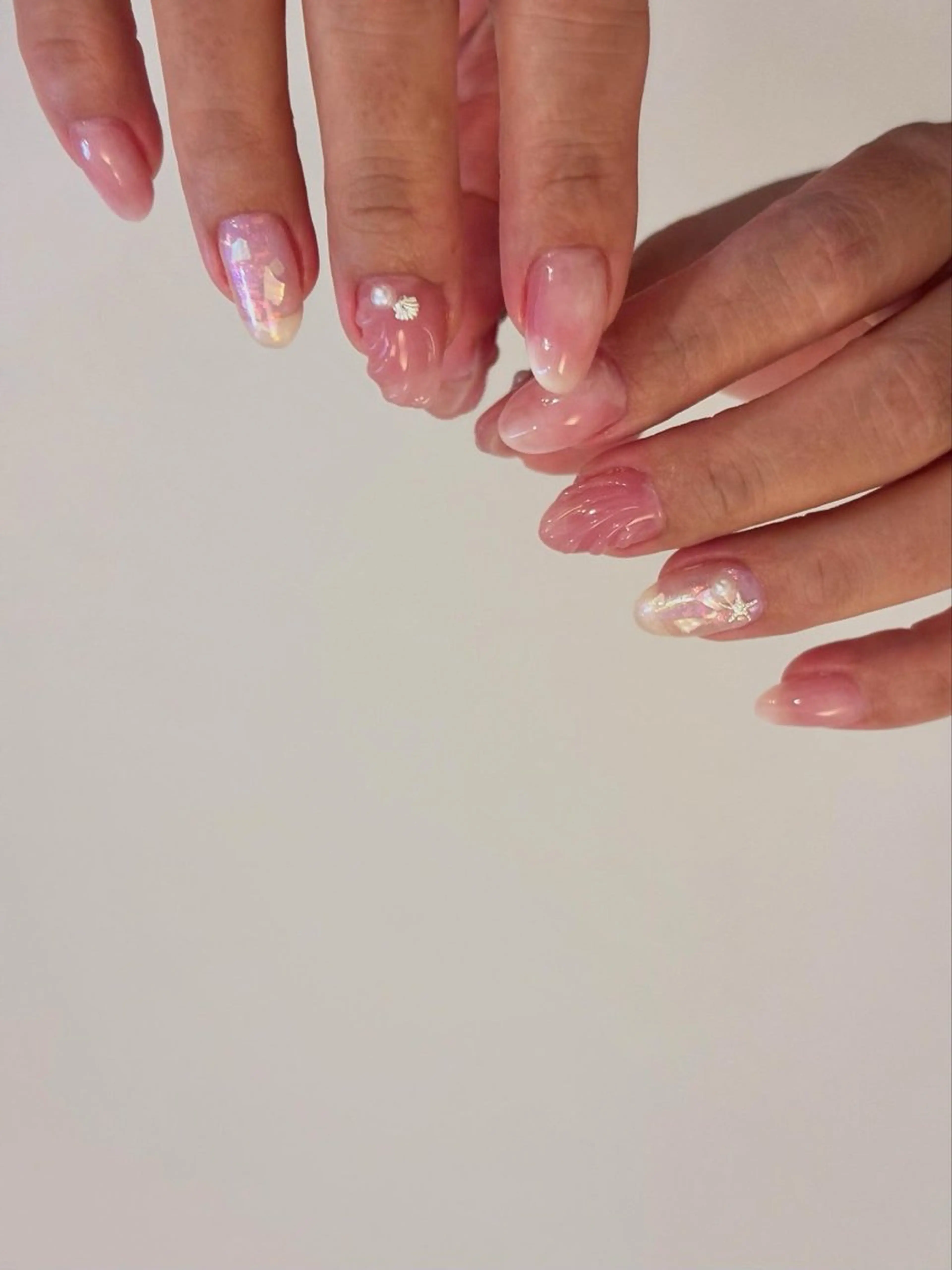 ネイル オーロラネイル ピンク ハンドネイル Elio所属・Elio 国泰寺のネイルデザイン