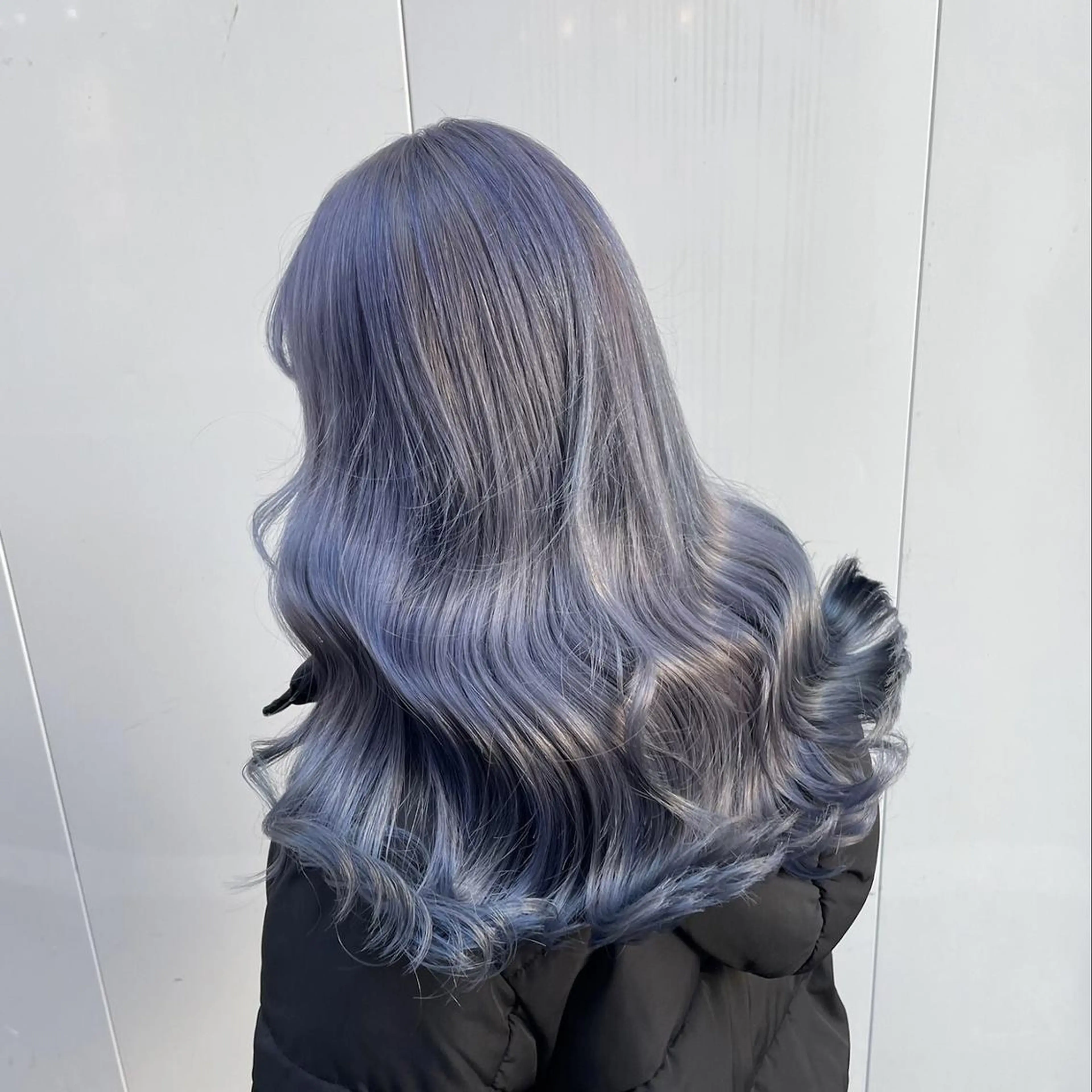 セミロング ヘアカラー トリートメント 🤍ハイトーン寒色 🤍MADOKAのヘアスタイル