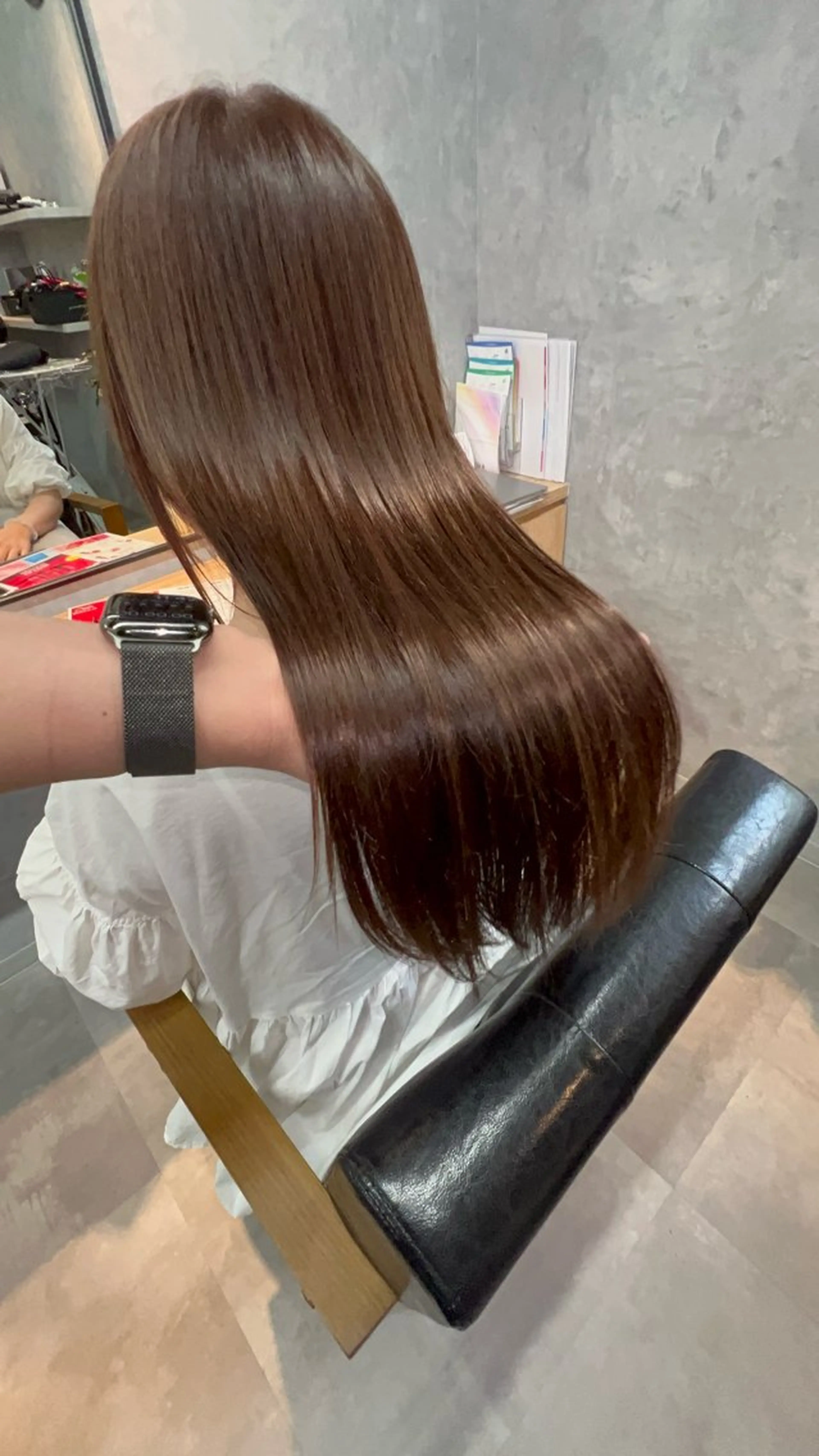 セミロング ヘアカラー motoトップカラー リスト/ブリーチカラのヘアスタイル