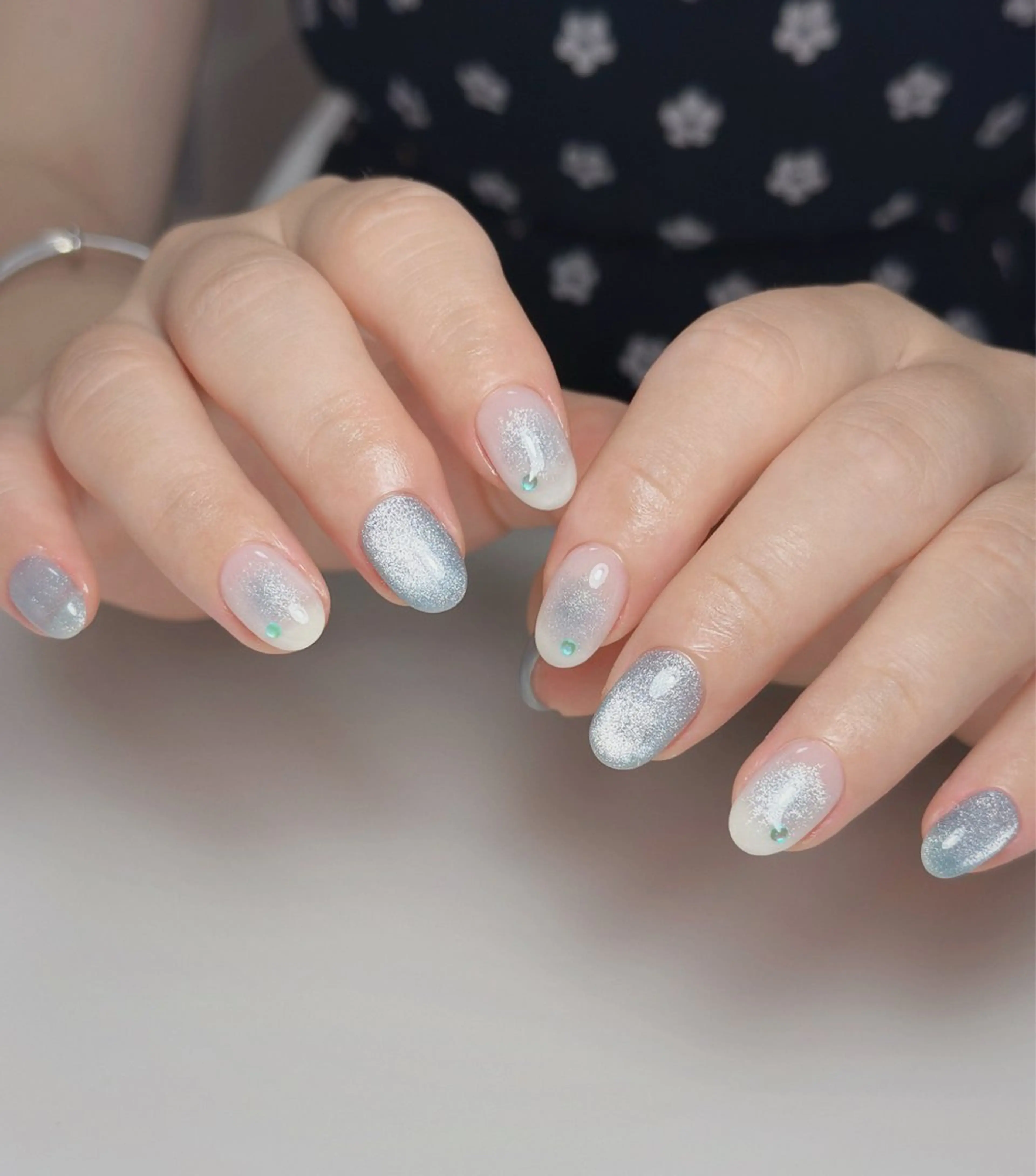 ネイル オーロラネイル 長さ出し フットネイル 韓国ネイル ラメ(グリッター) 👍thumbs up nail👍のネイルデザイン