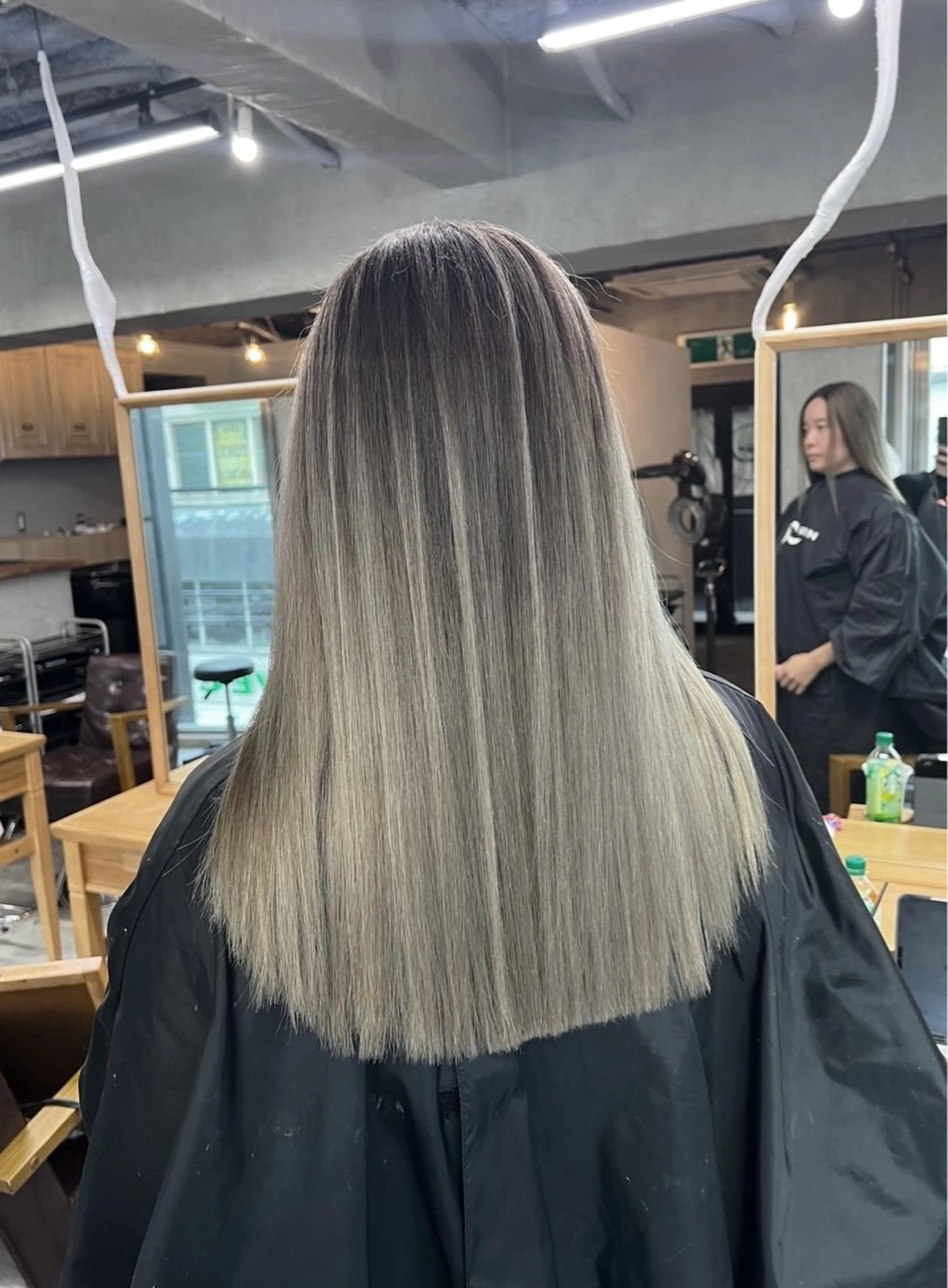 セミロング カラー バレイヤージュ レイヤーカット ヘアカラー トリートメント ROBIN所属・指名数No.1 /NAOYAのヘアスタイル