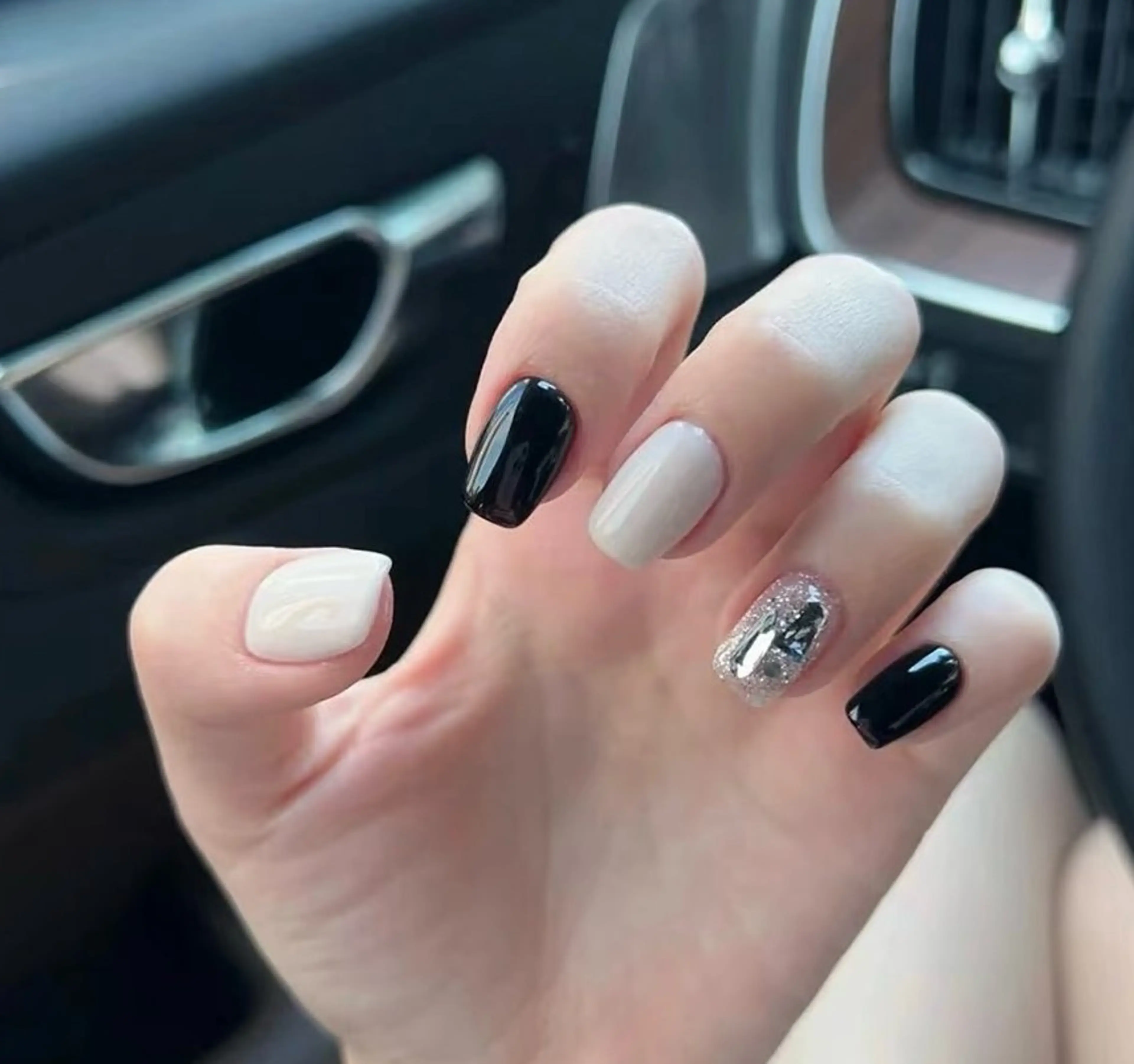 ネイル 高木 維麗絲のネイルデザイン