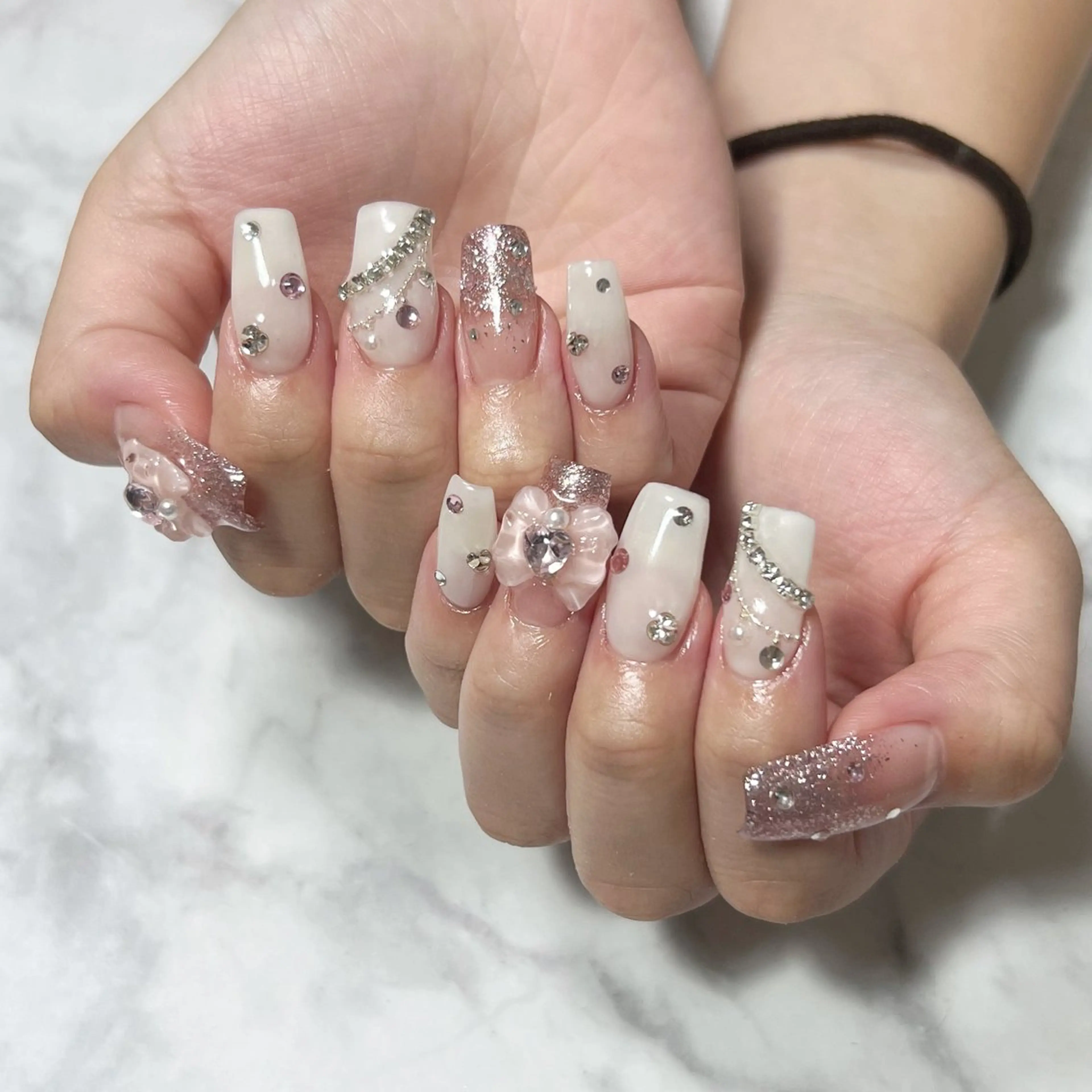 ネイル ラメ(グリッター) ラメグラデーション リボン ハンドネイル nail salon Bayのネイルデザイン