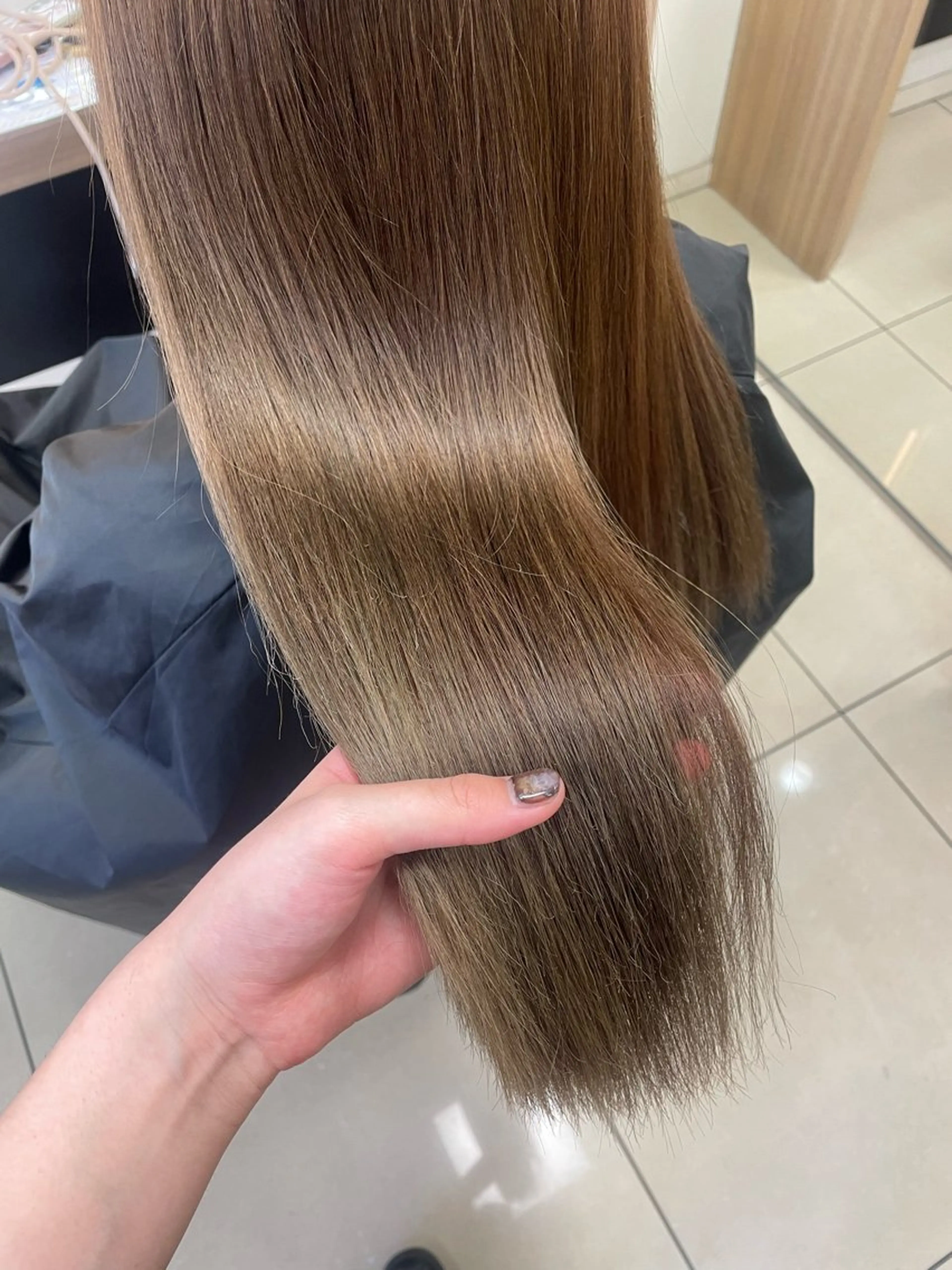 ロング カラー ブリーチ ブリーチなしカラー 垢抜け小顔レイヤー オリーブ/スミレのヘアスタイル