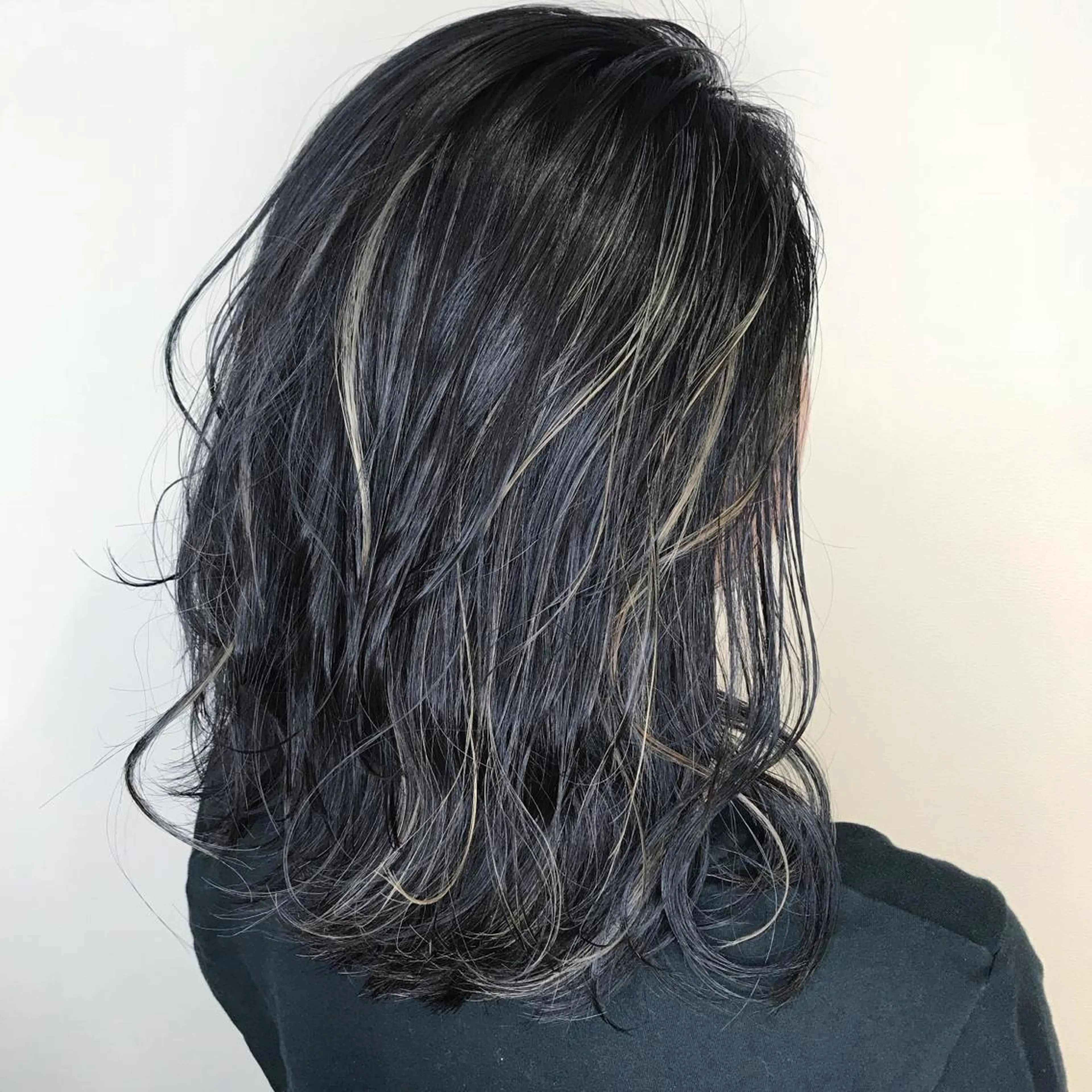 ショート カラー ブリーチ ハイライトカラー イルミナカラー ハイライト AMI Hair  supply所属・髪質改善カラー韓国風 レイヤーtudaのヘアスタイル