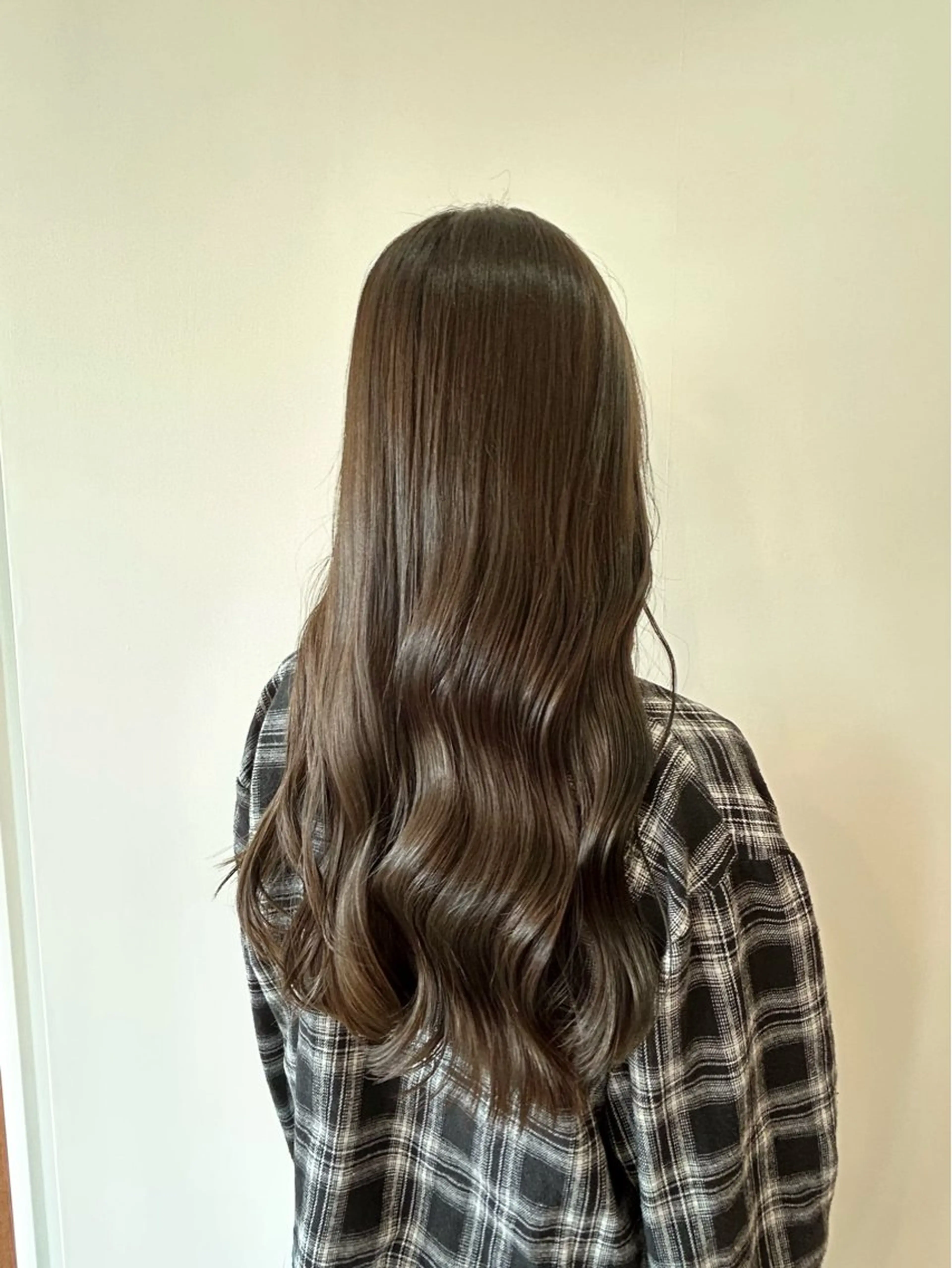 ロング カラー 透明感カラー グレージュ オリーブグレージュ オリーブグレー ロング ヘアカラー トップスタイリスト 林すずかのヘアスタイル