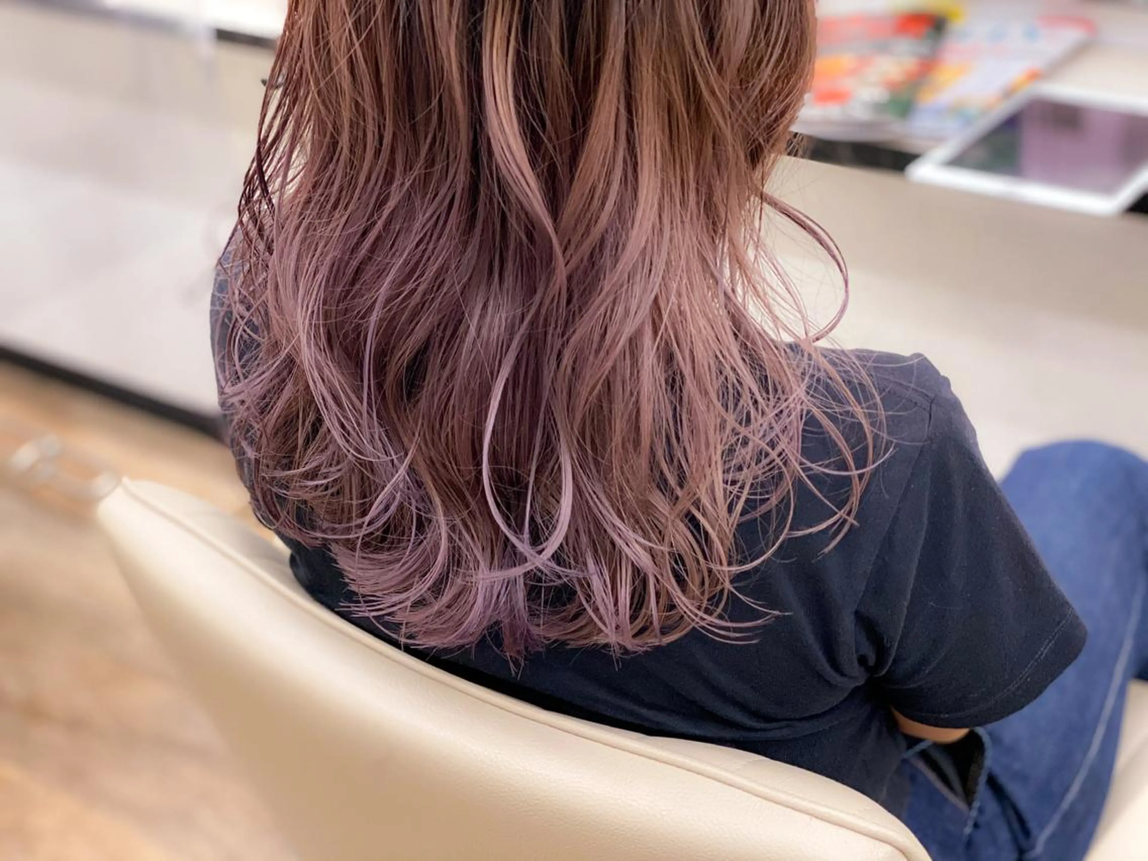 セミロング カラー グラデーションカラー ピンクカラー louwe 武藤幸世のヘアスタイル