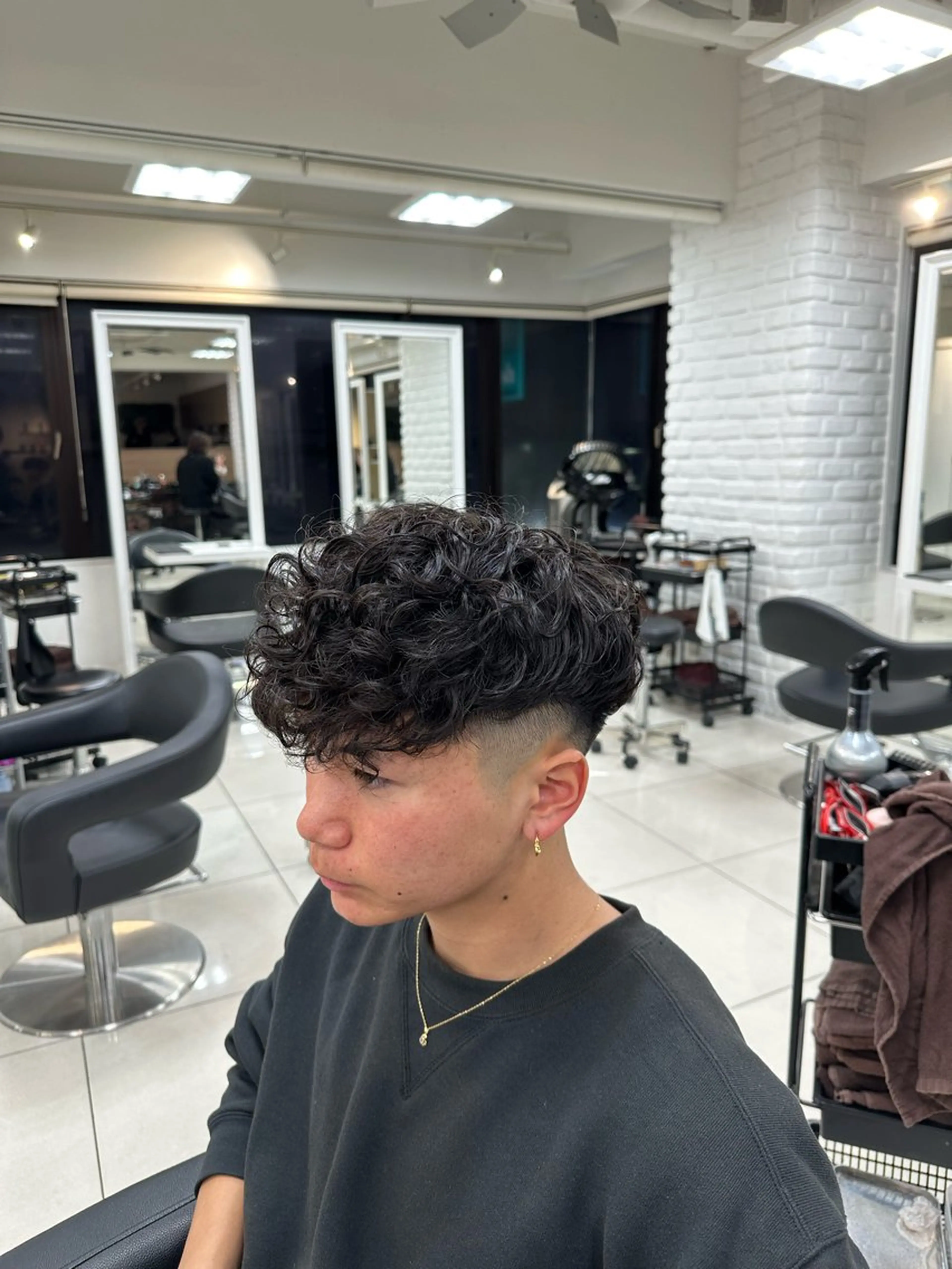 ショート パーマ メンズ メンズパーマ スペインカール カット パーマ トリートメント フェザーパーマ職人 🪶ryosukeのヘアスタイル