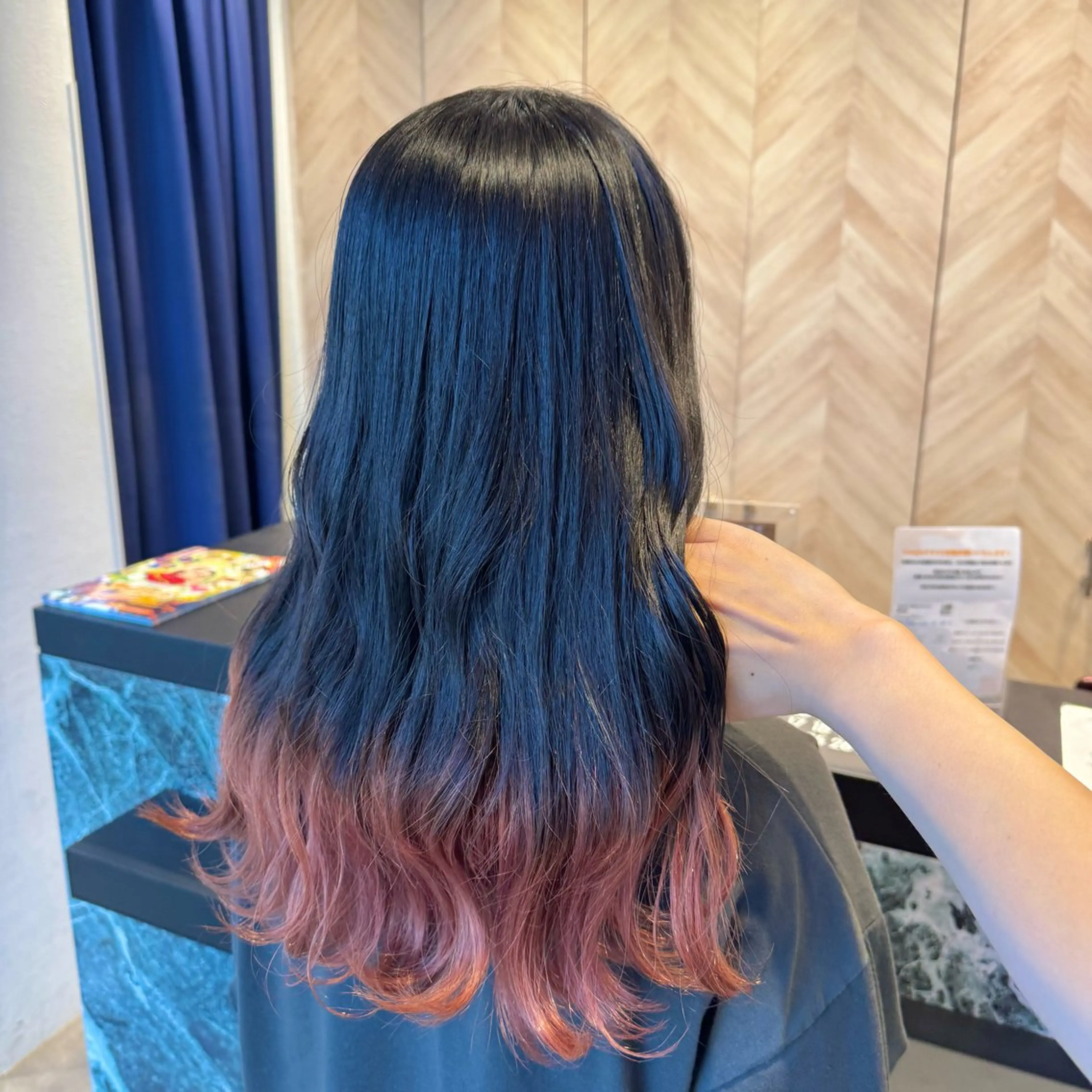 カラー デザインカラー 伊藤 深月のヘアスタイル