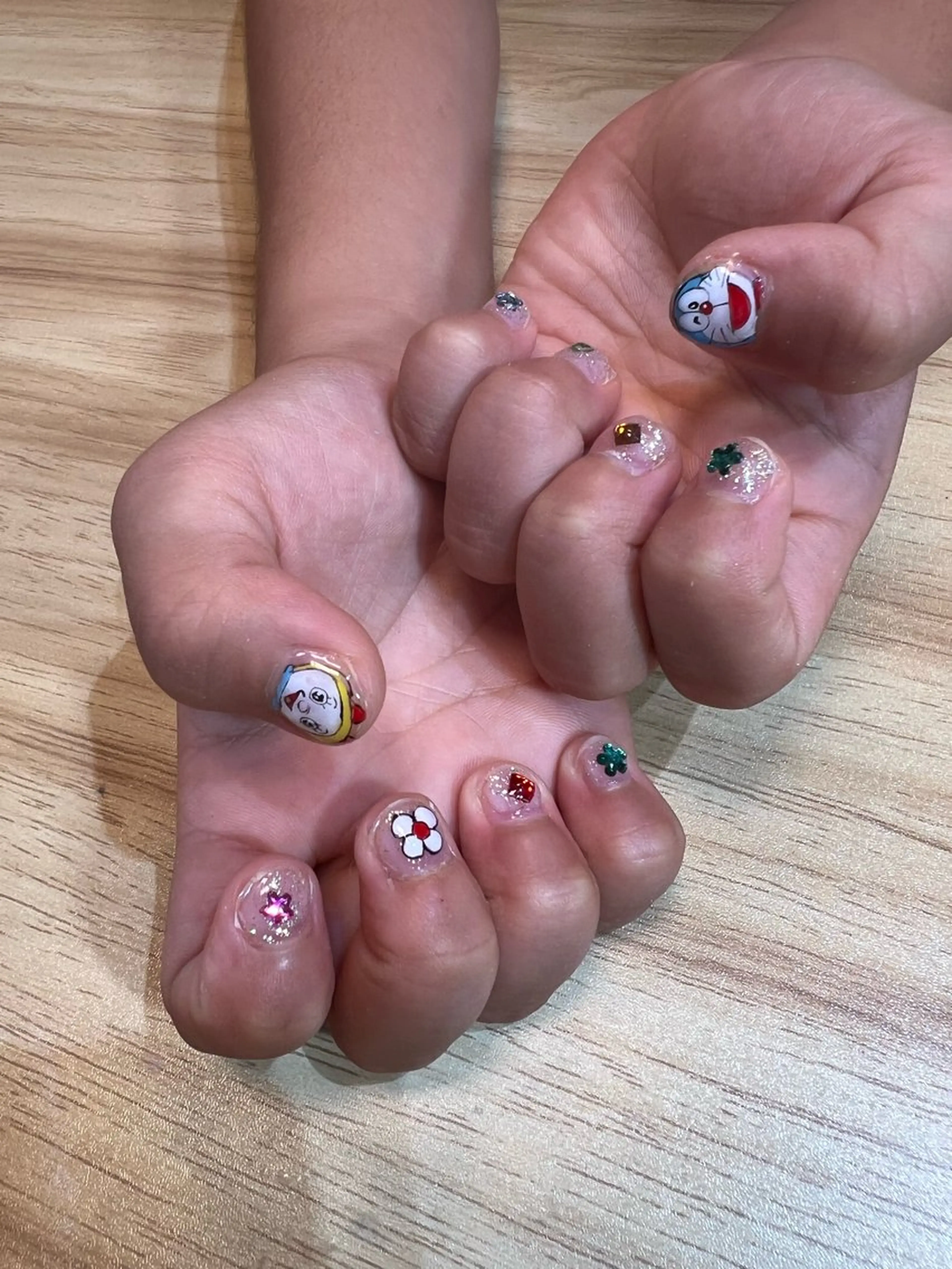 キッズ ネイル ハンドネイル ショートネイル 森のさんぽ道のネイルデザイン