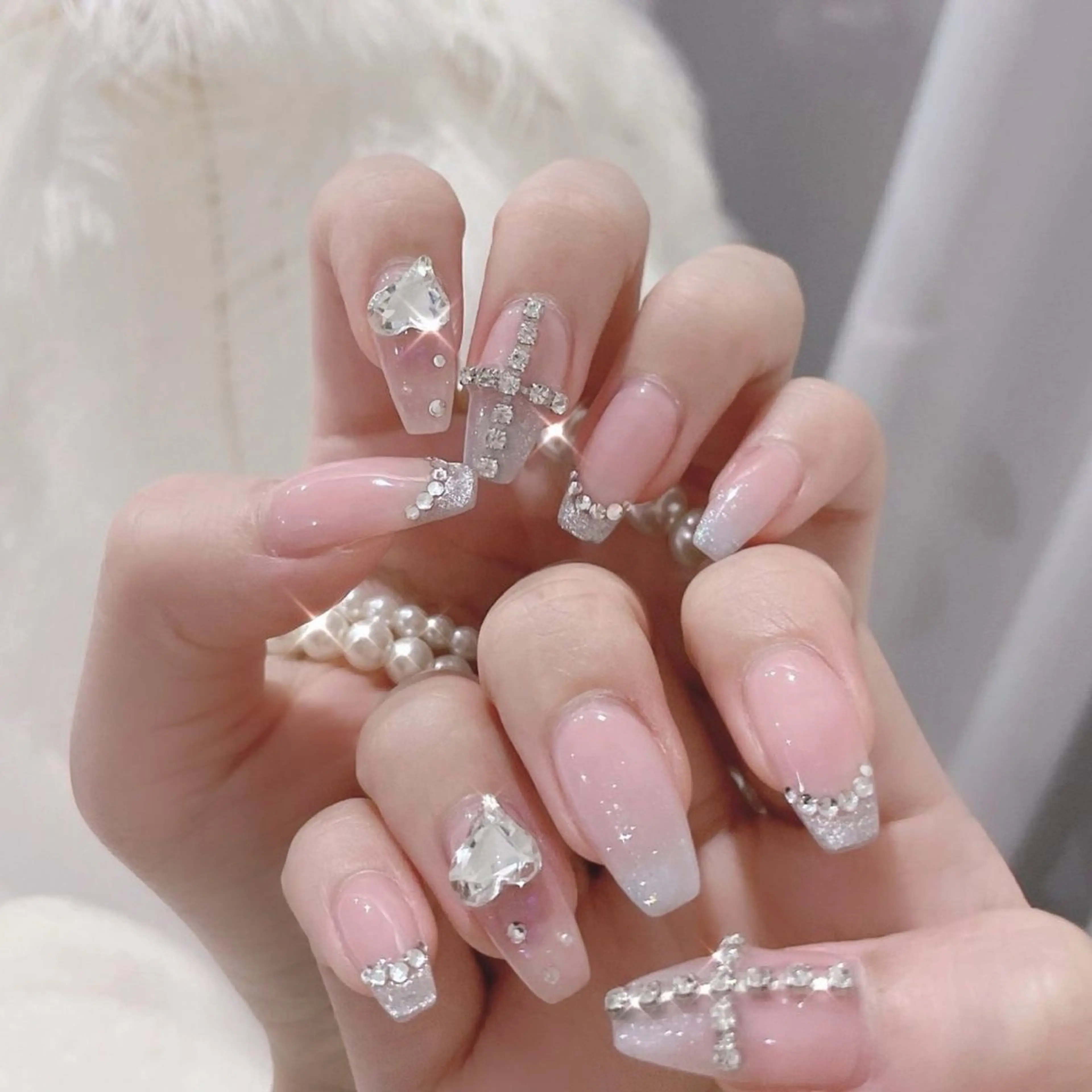 カラー グラデーションカラー ピンクカラー ハンドネイル AIN Nailのネイルデザイン