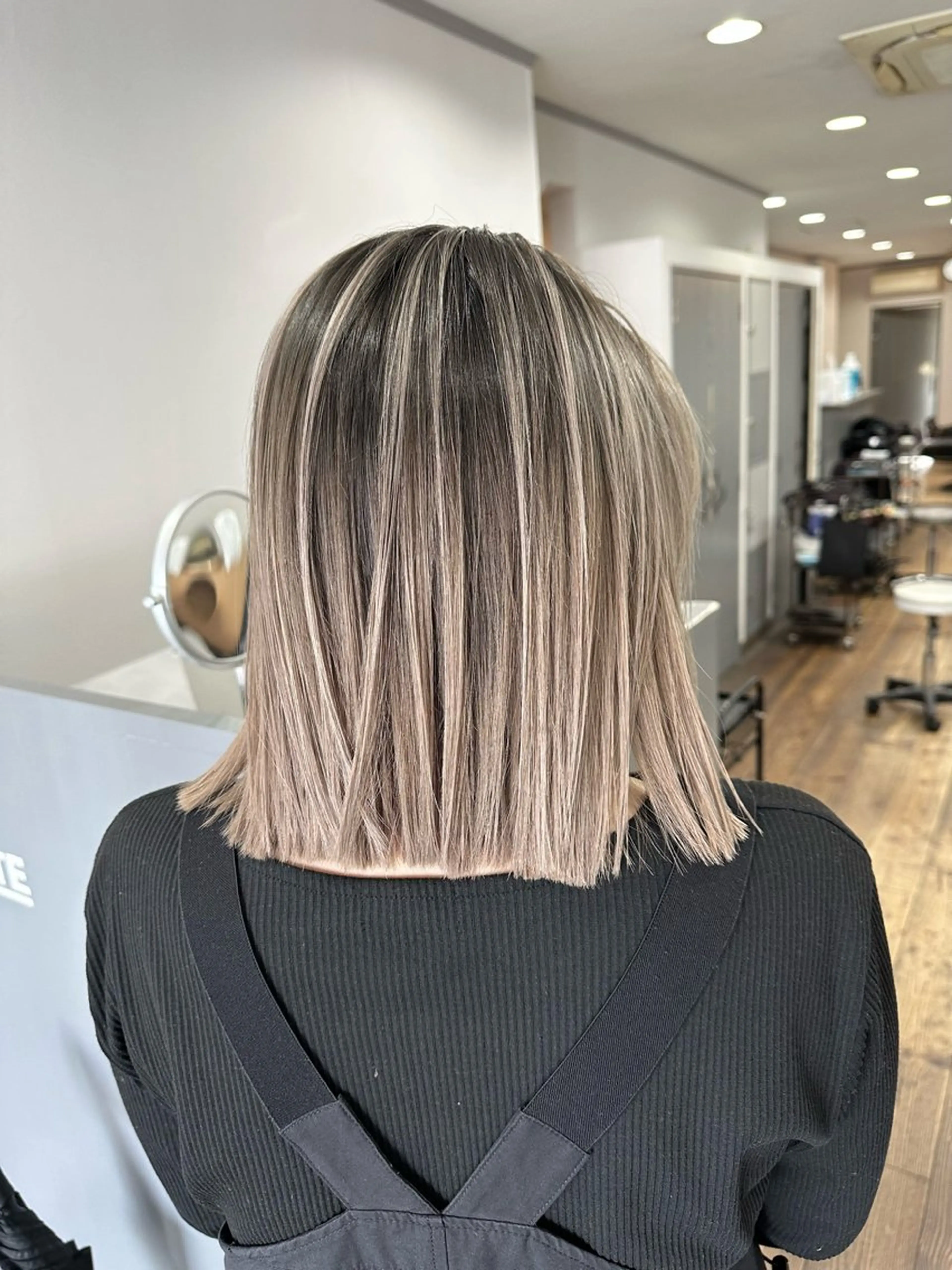 ミディアム レイヤーカット カット ヘアカラー トリートメント バレイヤージュ 隅中秀弥のヘアスタイル