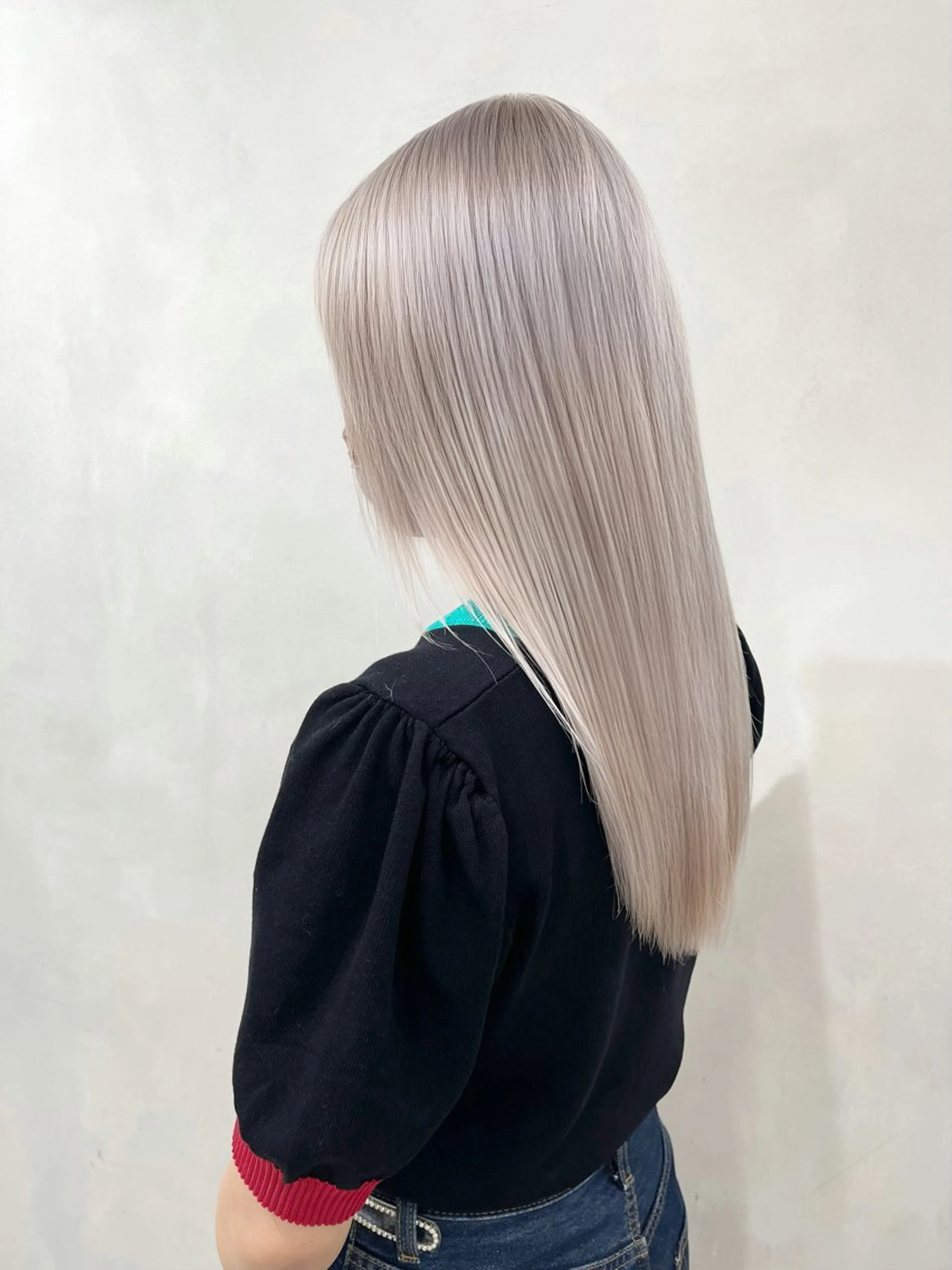 ロング カラー ブリーチ シルバー ホワイトシルバー カット ヘアカラー トリートメント 🦋レイヤーカット ミドリカワ🦋のヘアスタイル