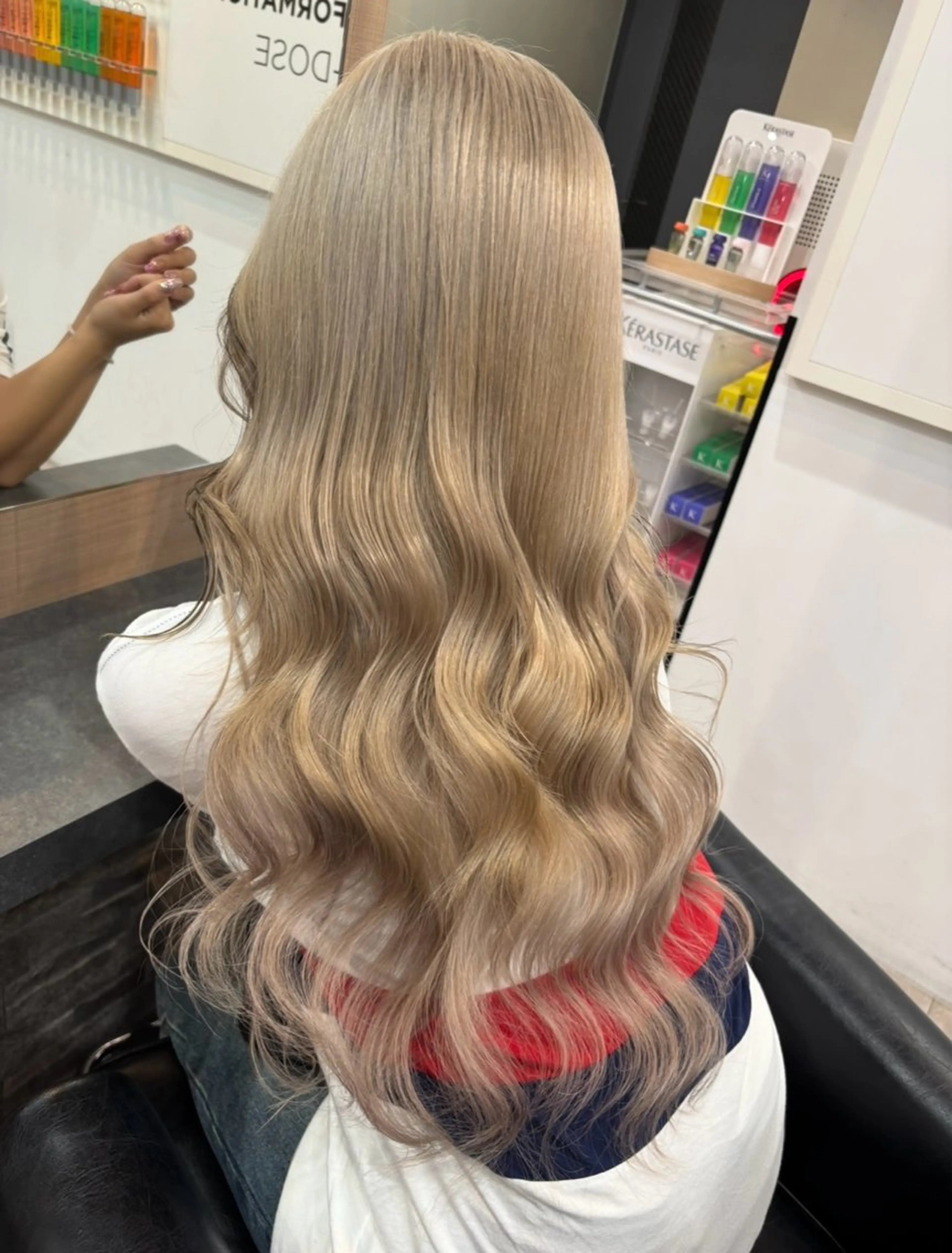 💚ケアブリーチ + カラー + プレミアムエクステ50cm胸下【40本】の写真