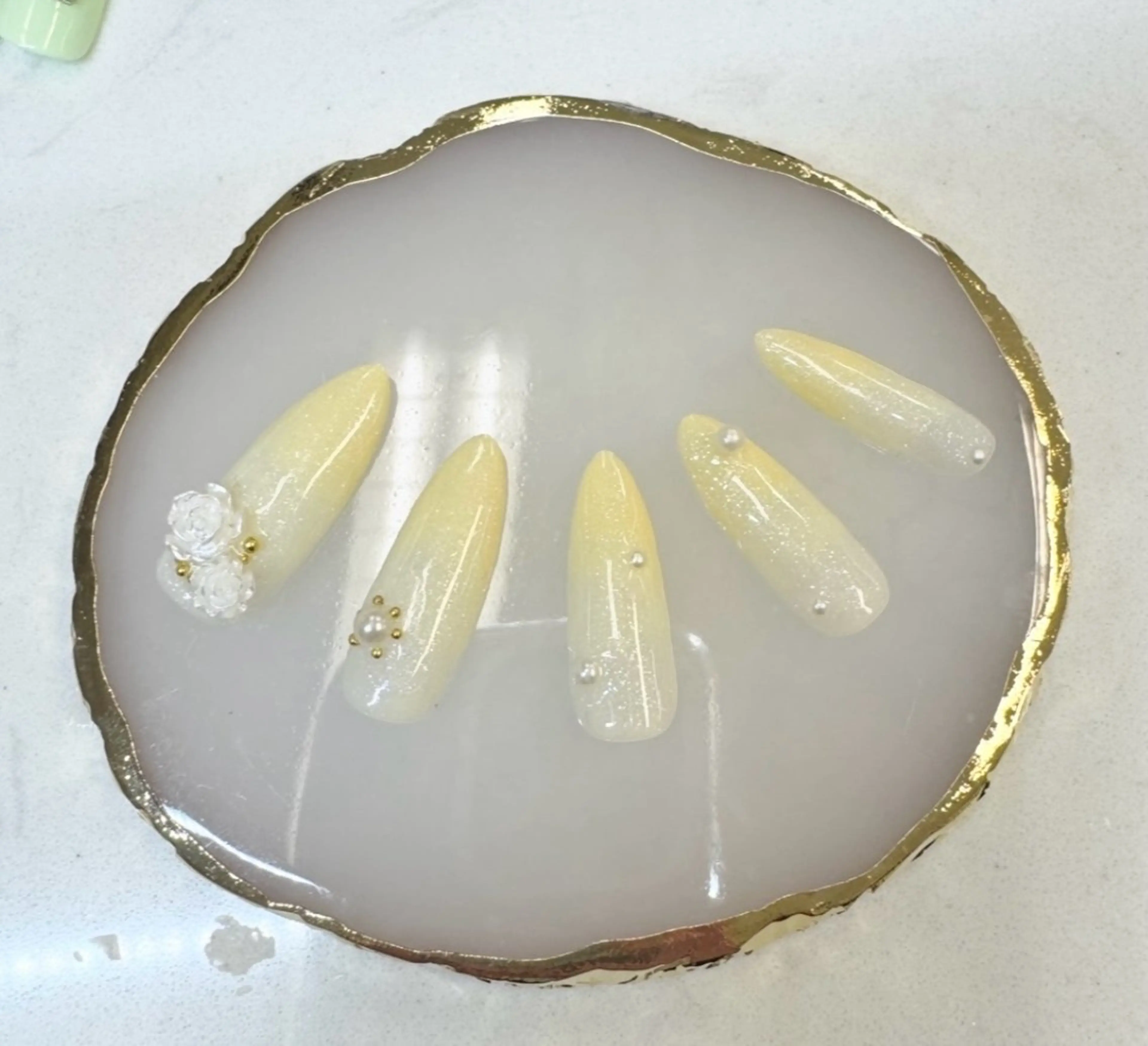 ネイル フットネイル フレンチネイル ガラスフレンチ ハート キラキラネイル Queeens nailのネイルデザイン