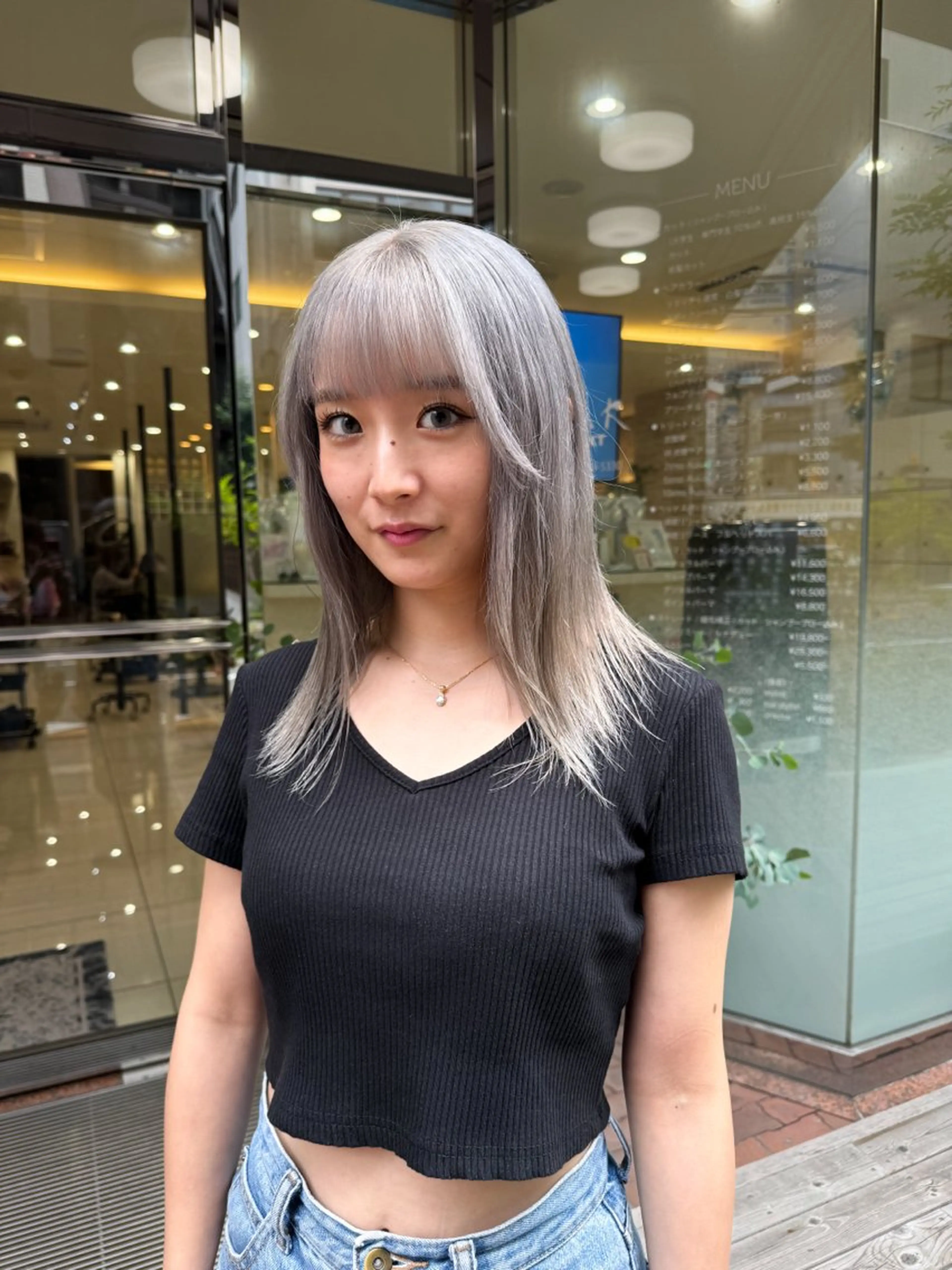 ミディアム カラー ブリーチ グレージュ Seeknext // Rukaのヘアスタイル