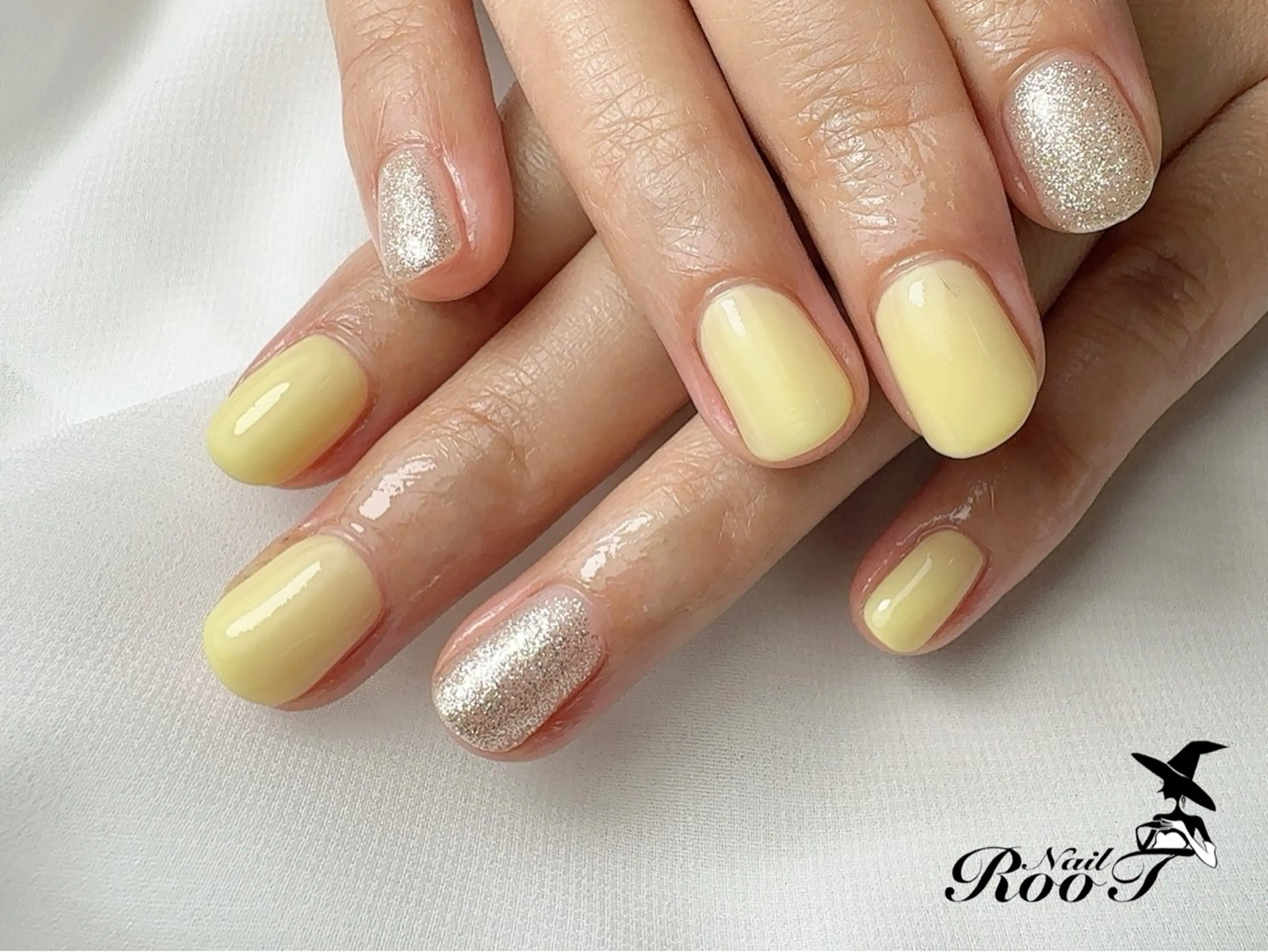 ネイル ラメ(グリッター) 黄色 ハンドネイル RooT Nailのネイルデザイン