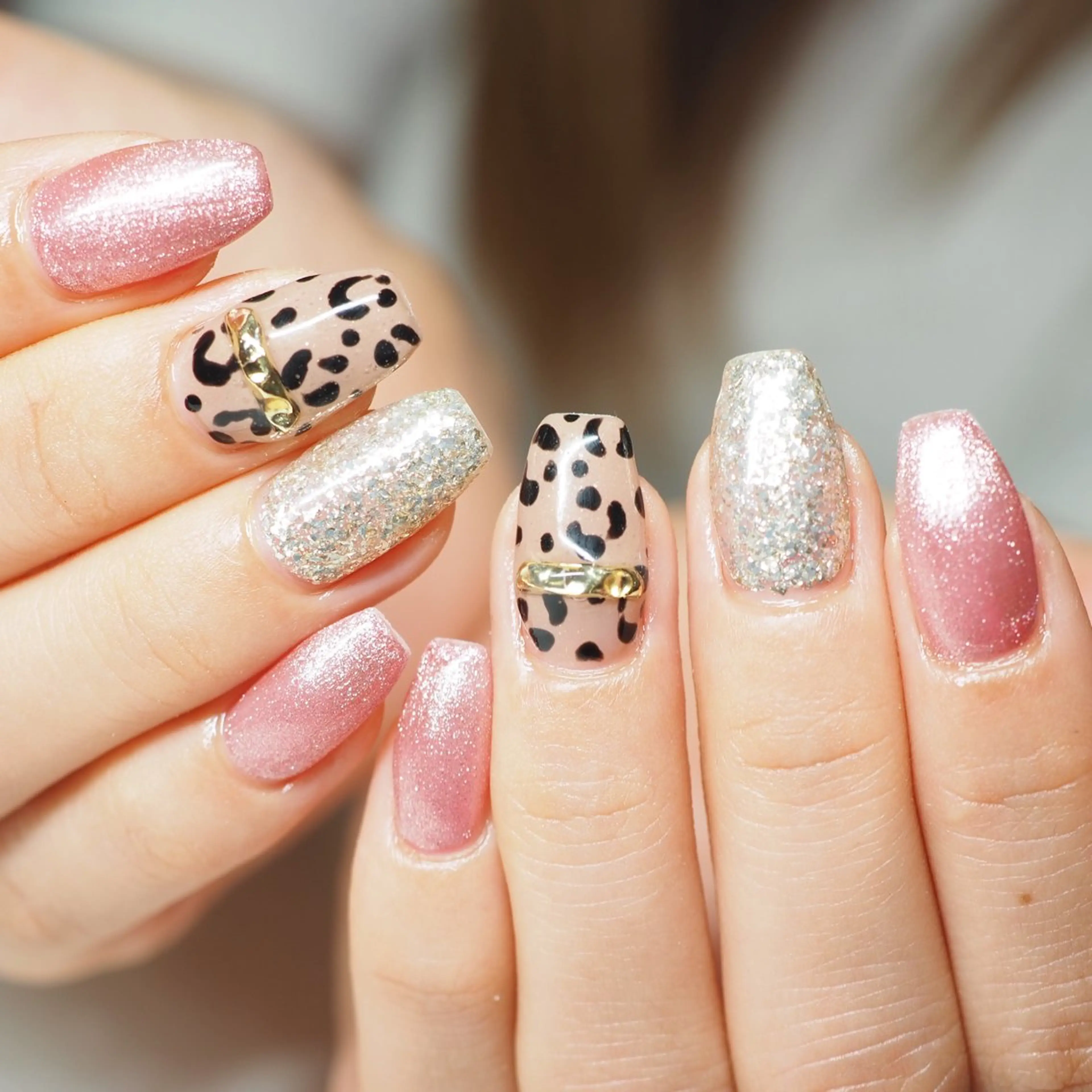 ミディアム ハンドネイル 深爪を断らない スカルプ高評価店のネイルデザイン