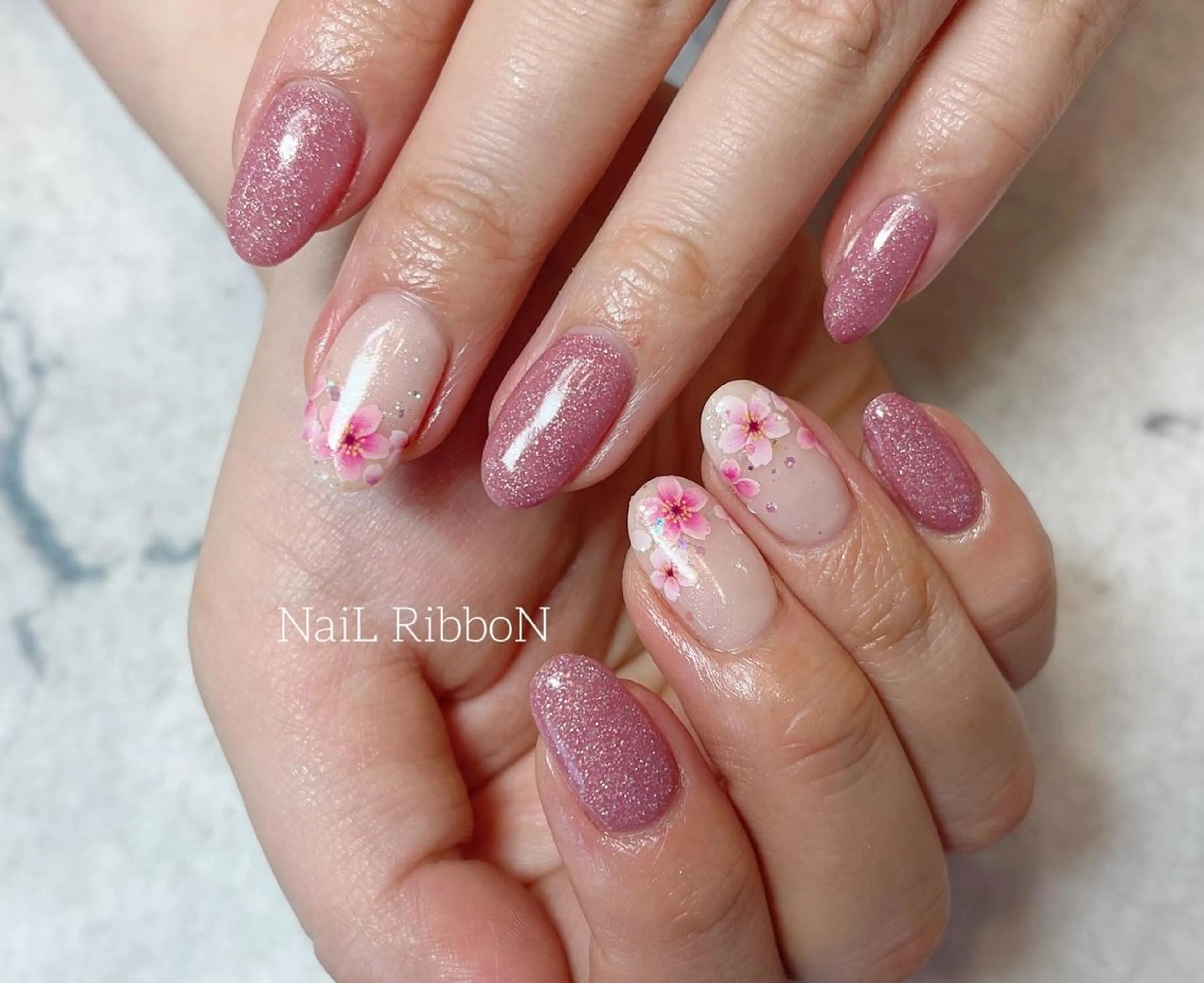 ネイル ネイルリボン 受付スタッフのネイルデザイン