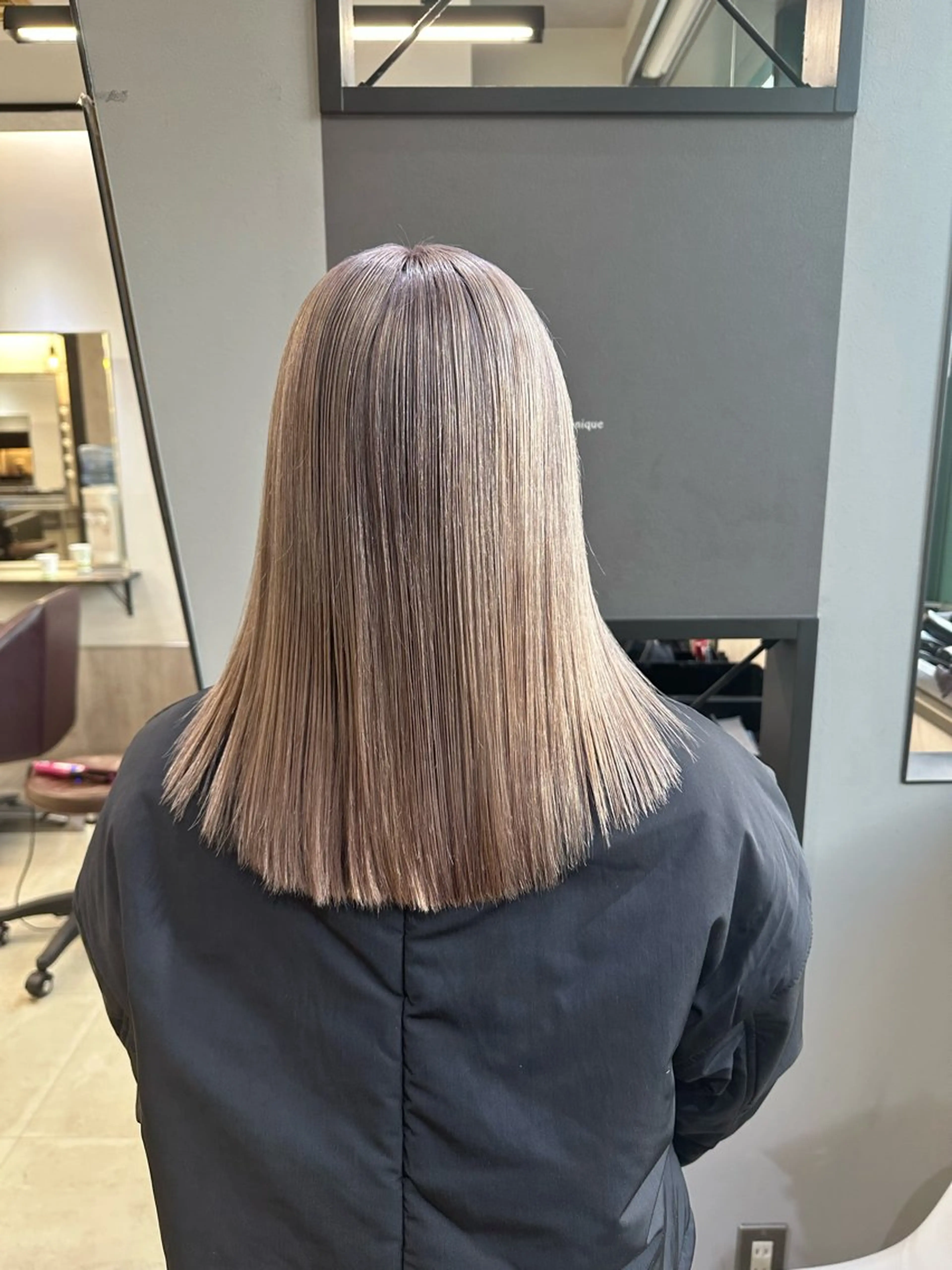 ミディアム カラー ブリーチ ヘアカラー トリートメント AYAKASA 暖色カラー/レイヤーのヘアスタイル