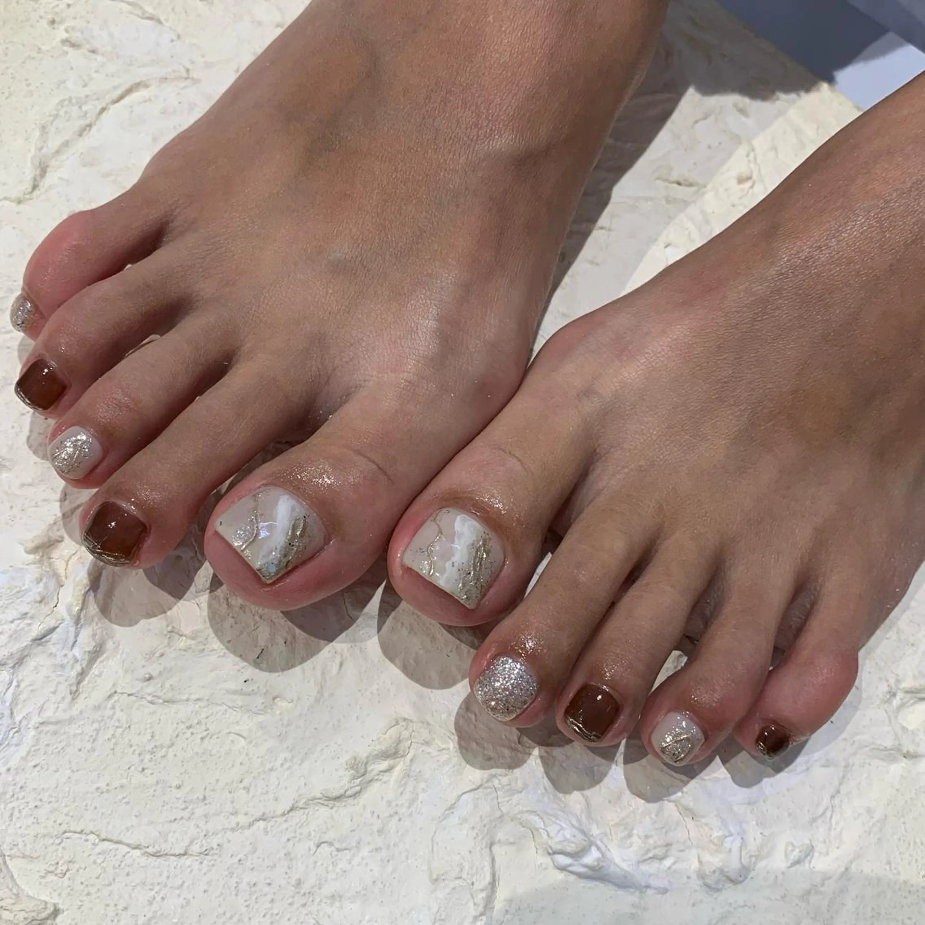 ネイル フットネイル キラキラネイル マキノ ユイのネイルデザイン