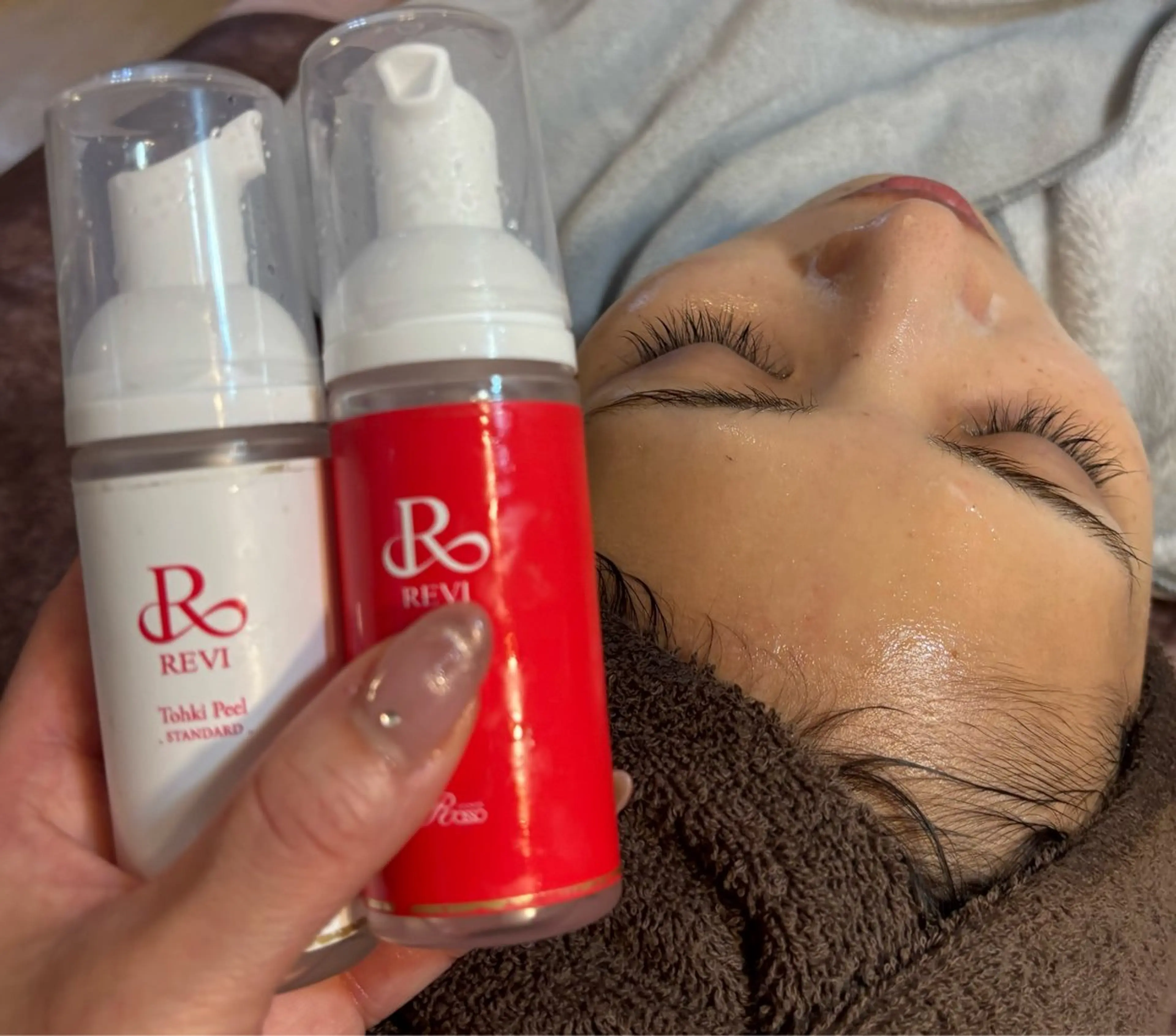 エステ ハーブピーリング/韓国肌管理/フェイシャル/毛穴洗浄/眉毛/顔脱毛【糸脱毛専門】rev所属・ハーブピーリング専門 毛穴洗浄❤️眉waxのエステ・リラクイメージ