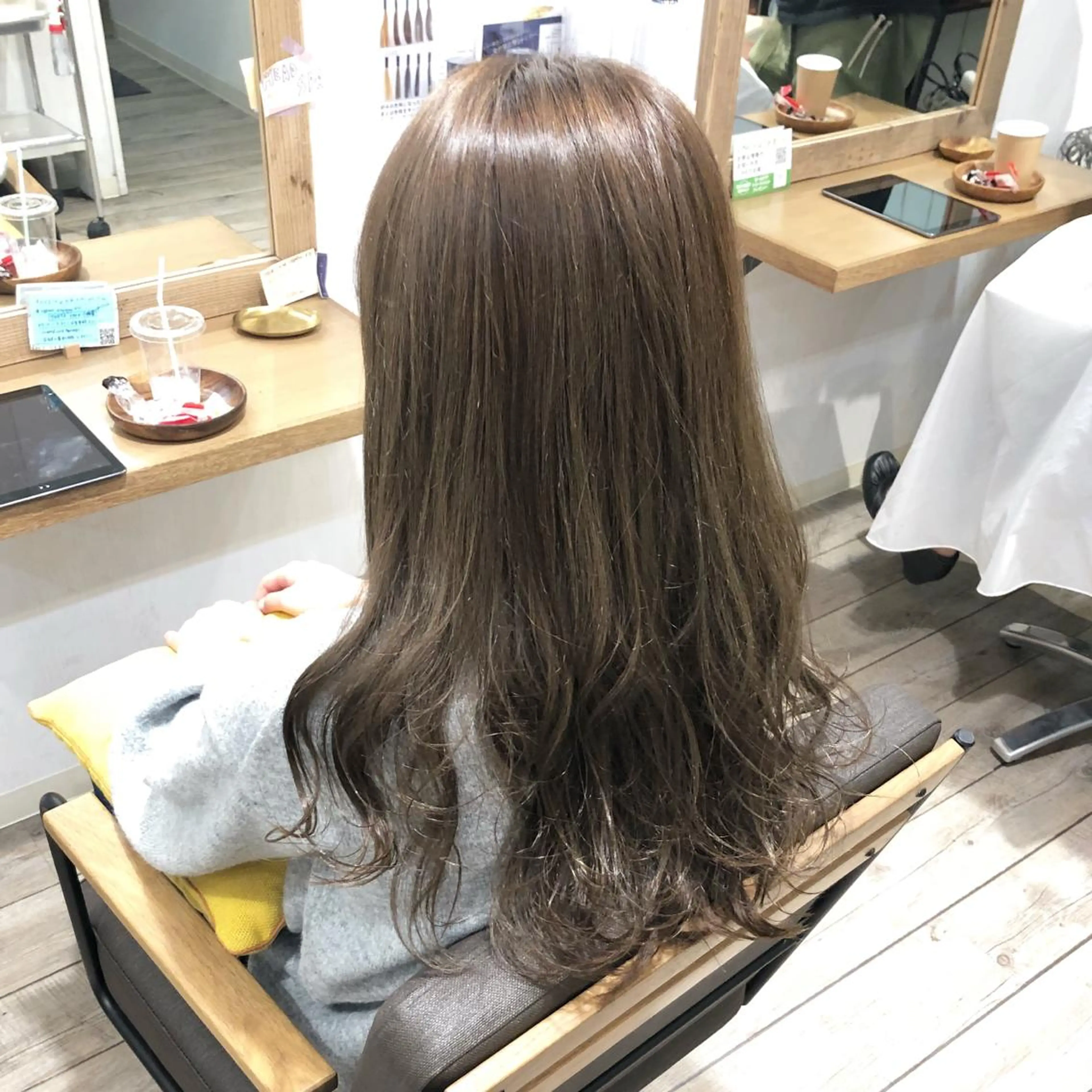 セミロング カラー ヘアアレンジ アッシュ ベージュカラー 顔周りcut・ご相談 ＝新宿しずく🇰🇷のヘアスタイル
