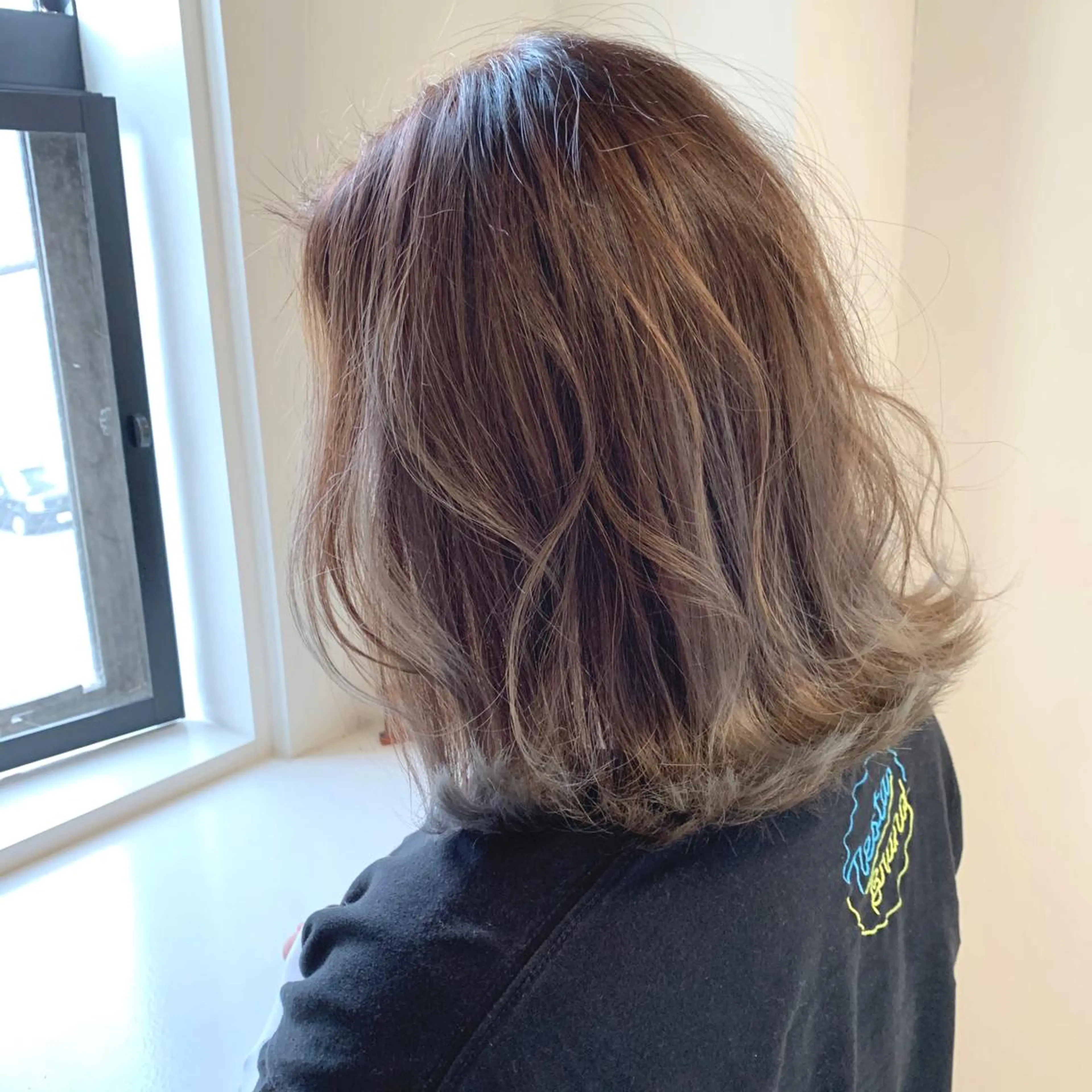 ショート カラー ベージュカラー グラデーションカラー ハイライトカラー ハイライト 清水 亮太／赤み消しカラーのヘアスタイル