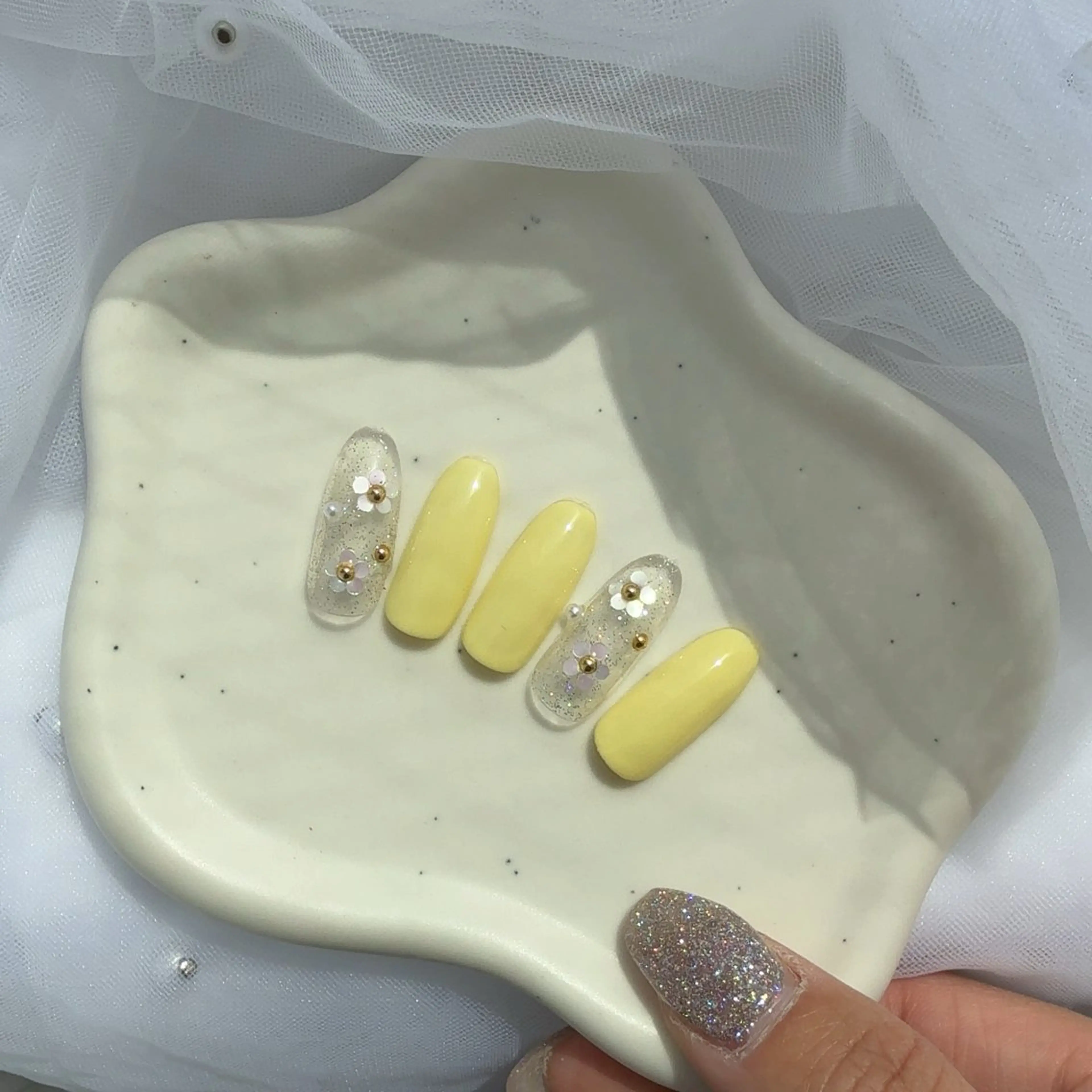 ネイル オーロラネイル パステルネイル 黄色 神戸三宮pretty プリティーのマツエク・マツパデザイン
