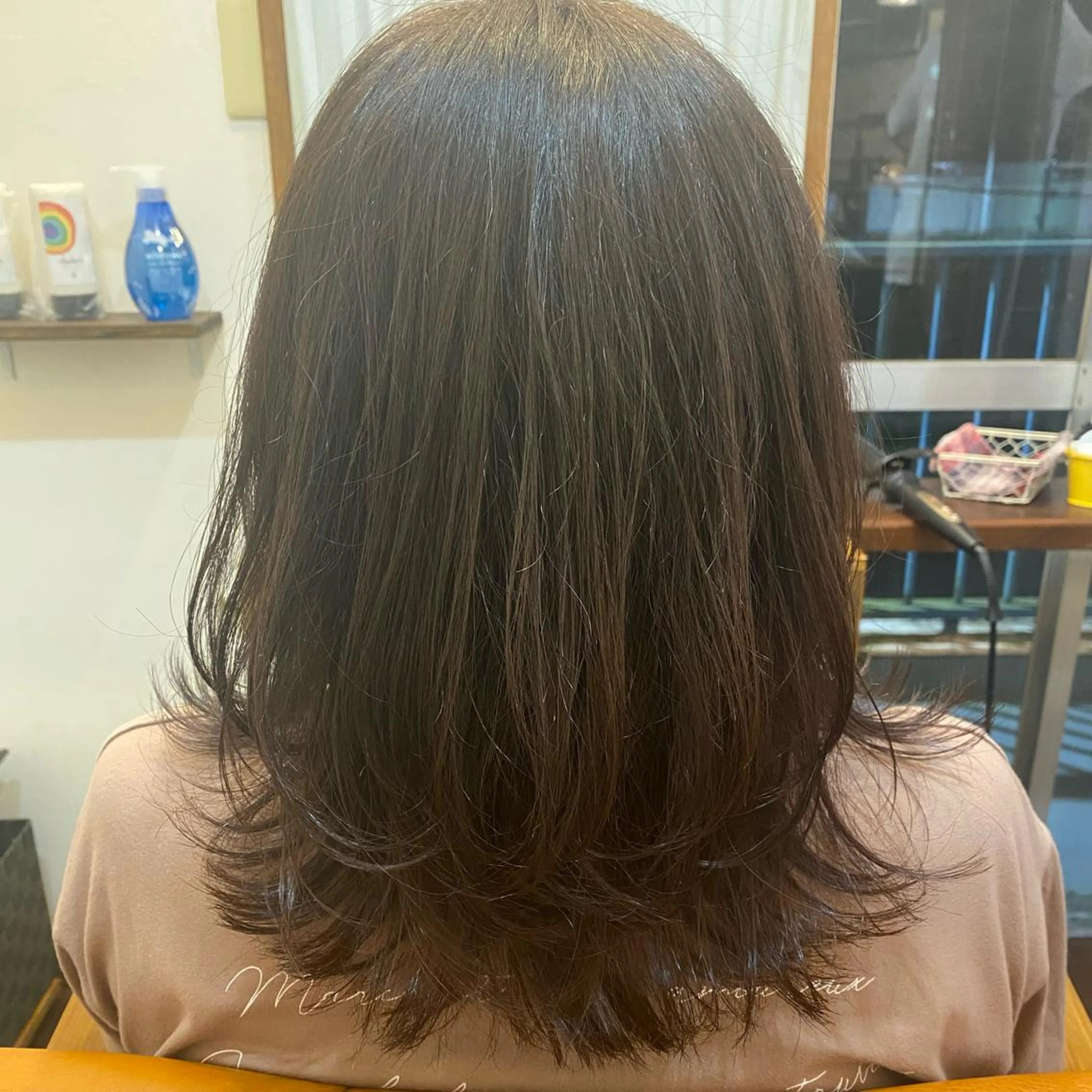 ミディアム ミディアムレイヤー レイヤーカット chakura めいのヘアスタイル