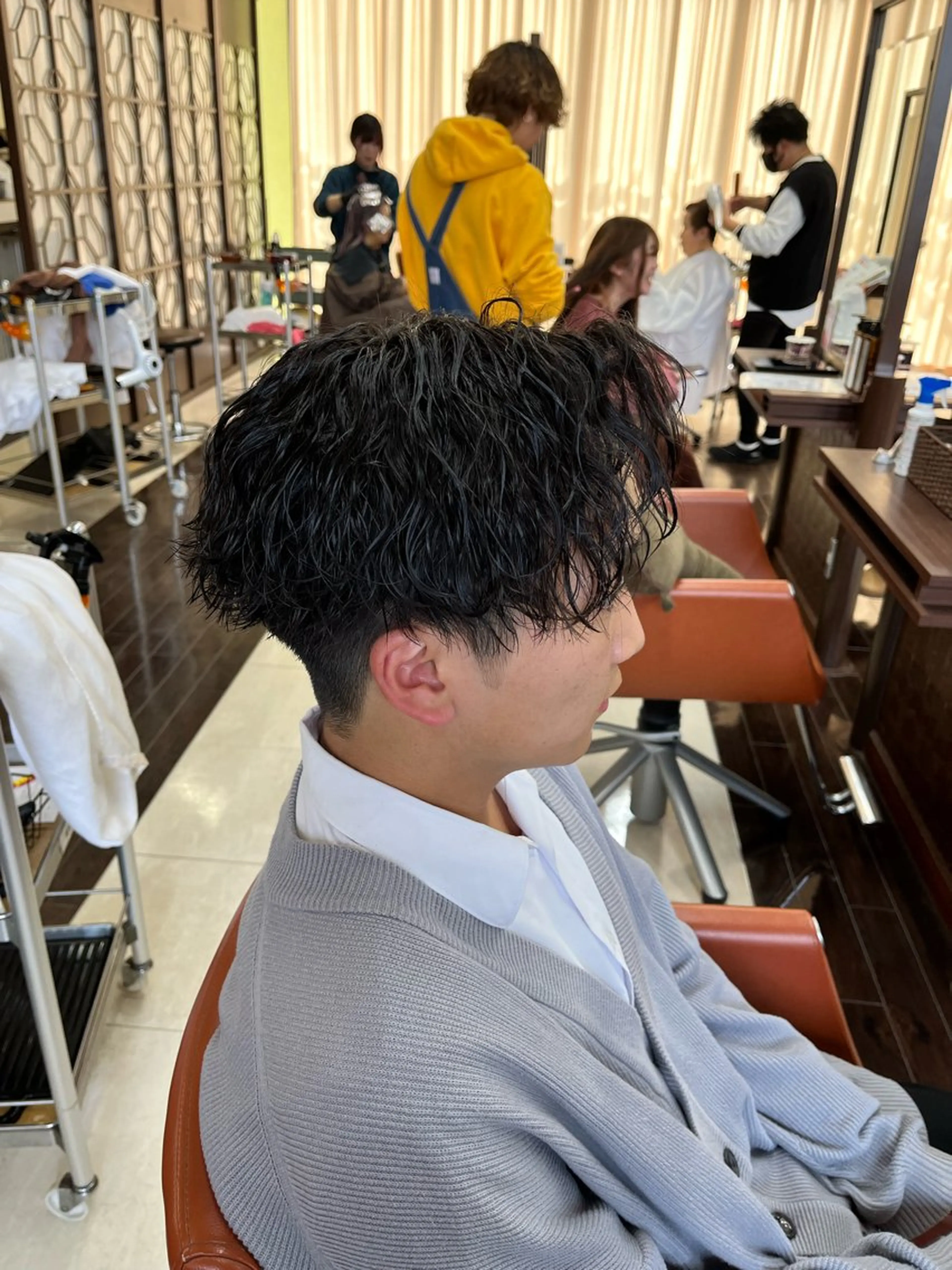 ショート パーマ メンズ センターパート メンズパーマ 刈り上げ 波巻きパーマ スパイラルパーマ 🧊メンズ特化🧊 高木航希のヘアスタイル