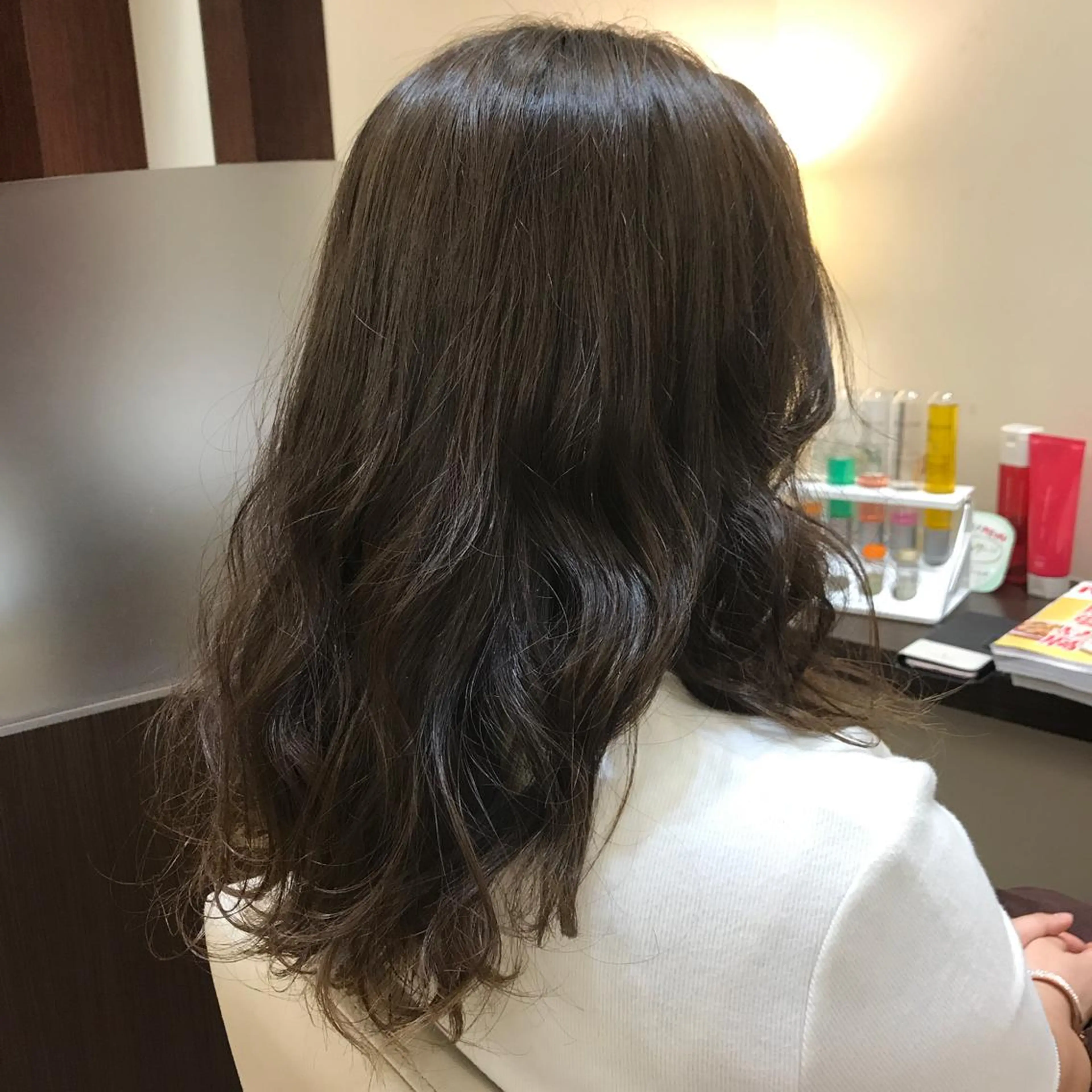 ロング カラー グレージュ カーキグレージュ 池田 寿子のヘアスタイル