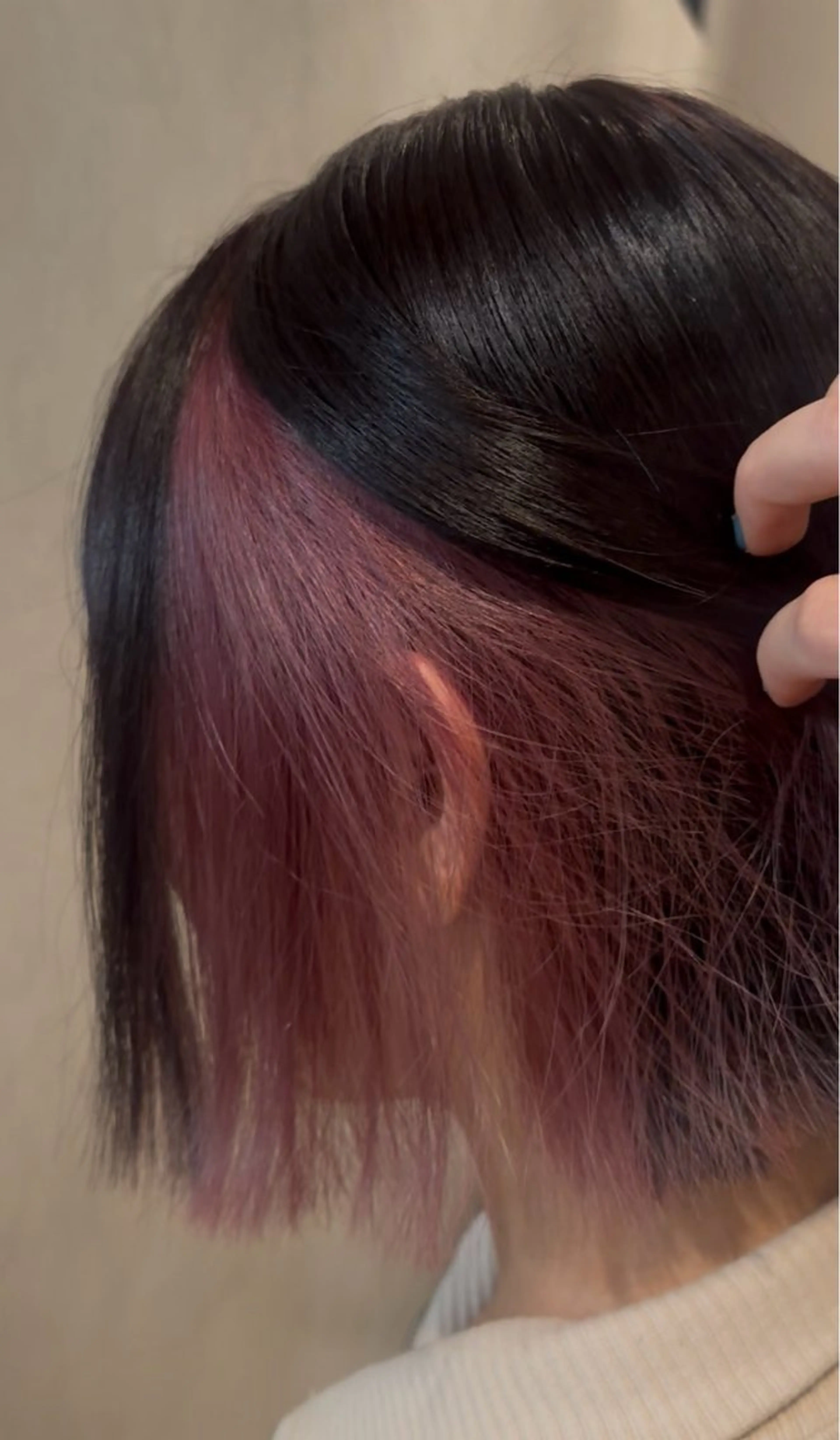 カラー インナーカラー ピンクカラー 松阪 莉奈のヘアスタイル